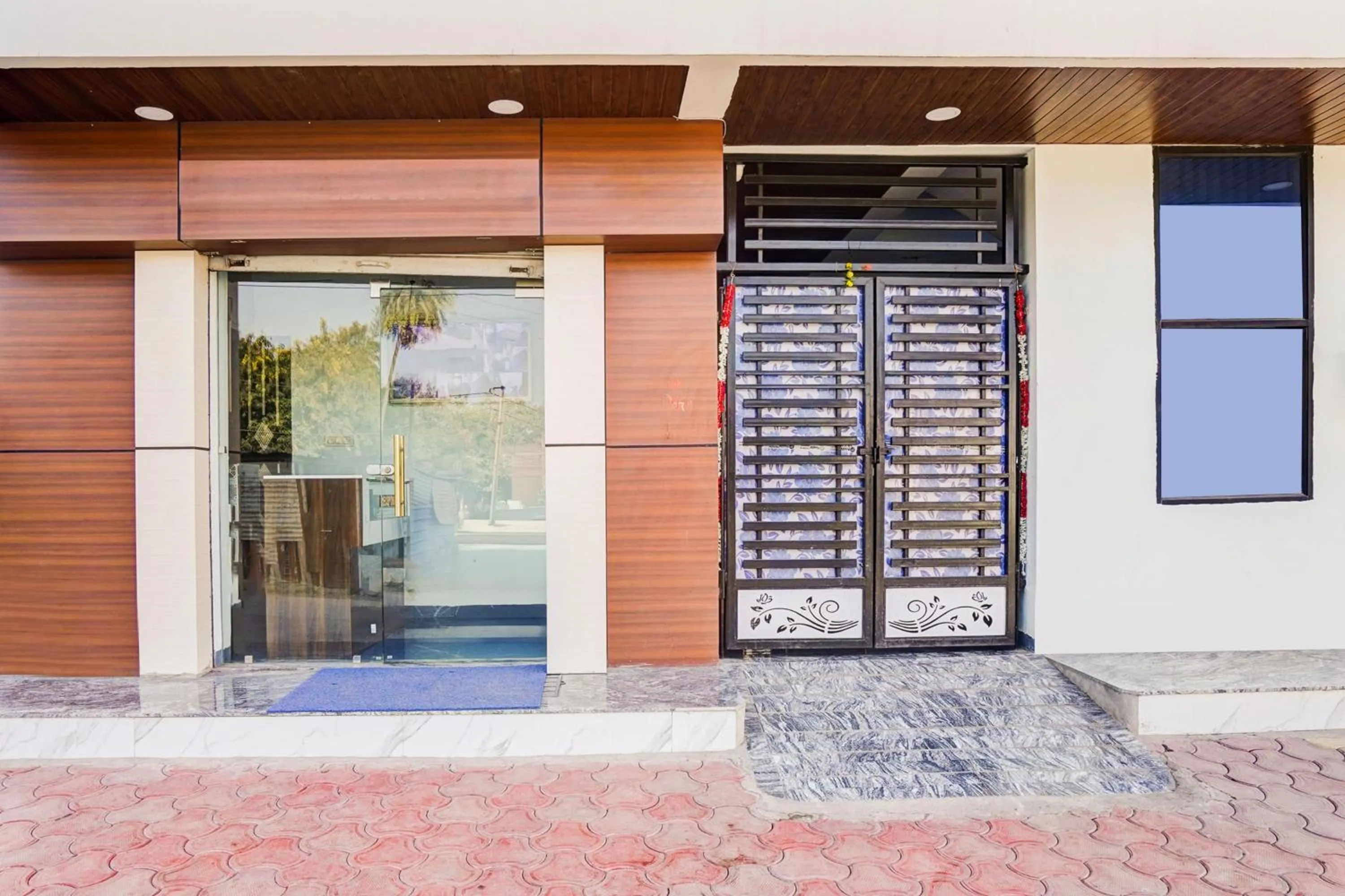 Facade/entrance in Hotel O Convention Centre Indore Formerly Madhur Shree