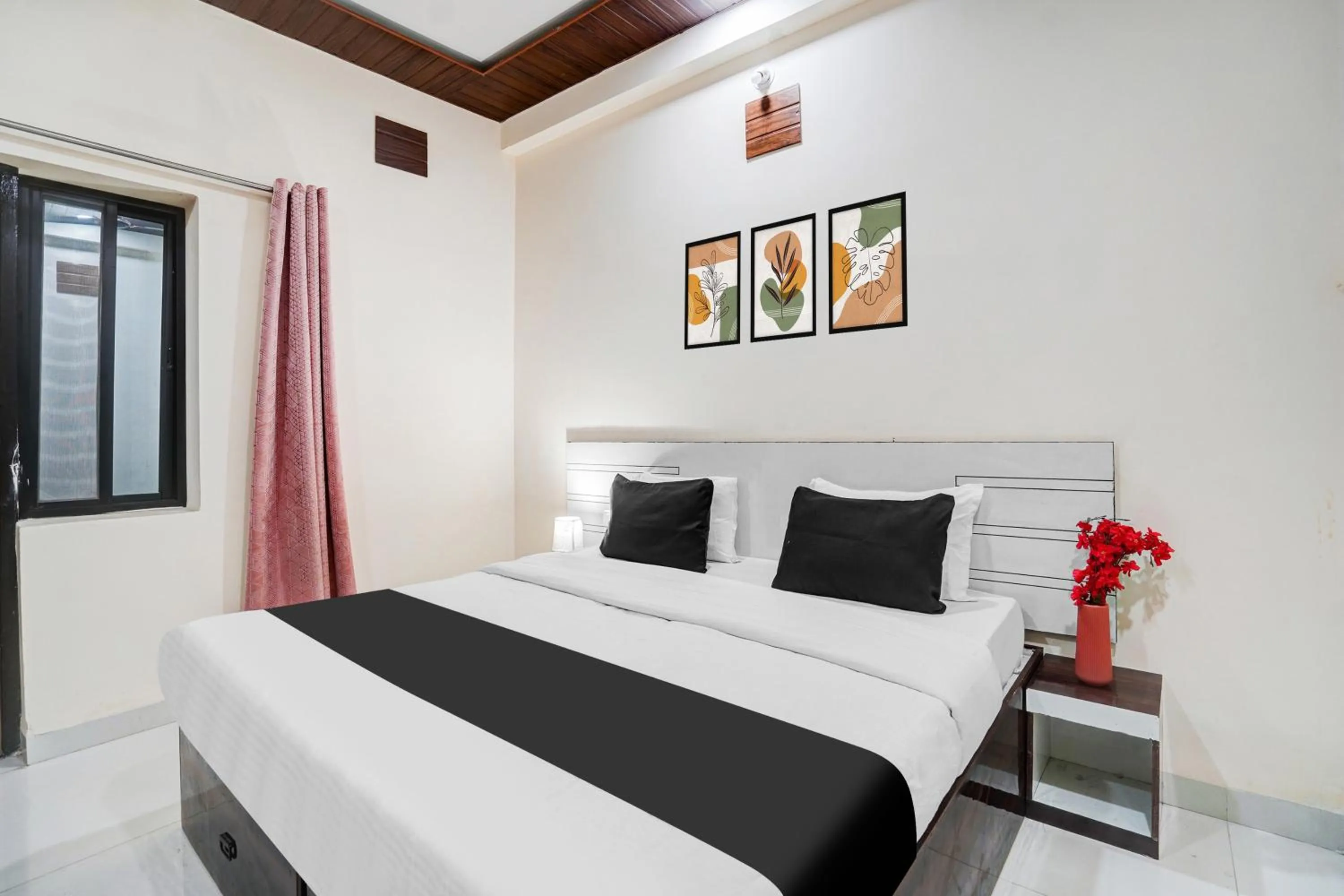 Bedroom, Bed in Hotel O Convention Centre Indore Formerly Madhur Shree