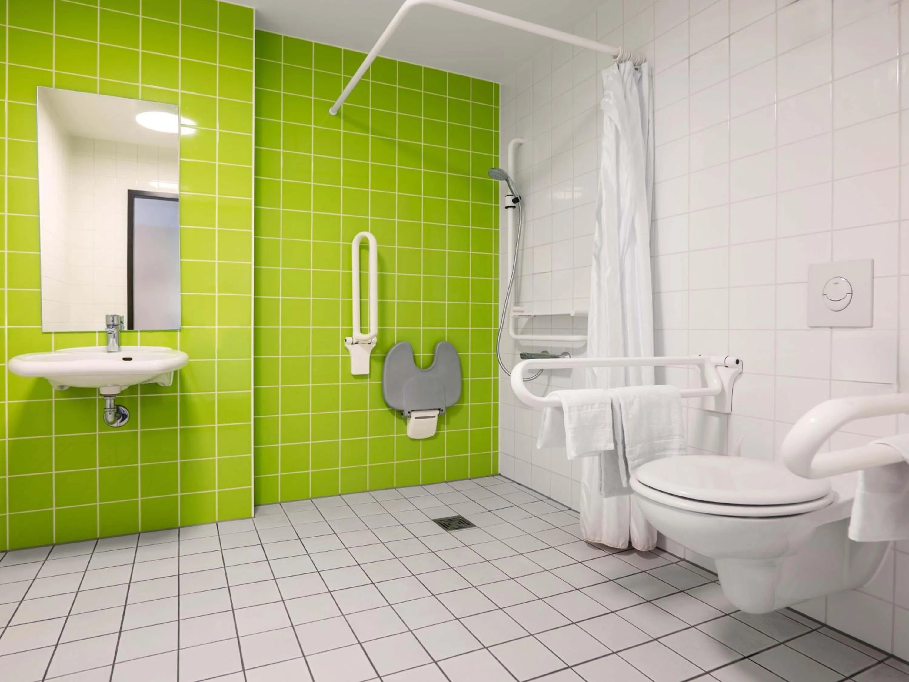 Shower in B&B Hotel Karlsruhe