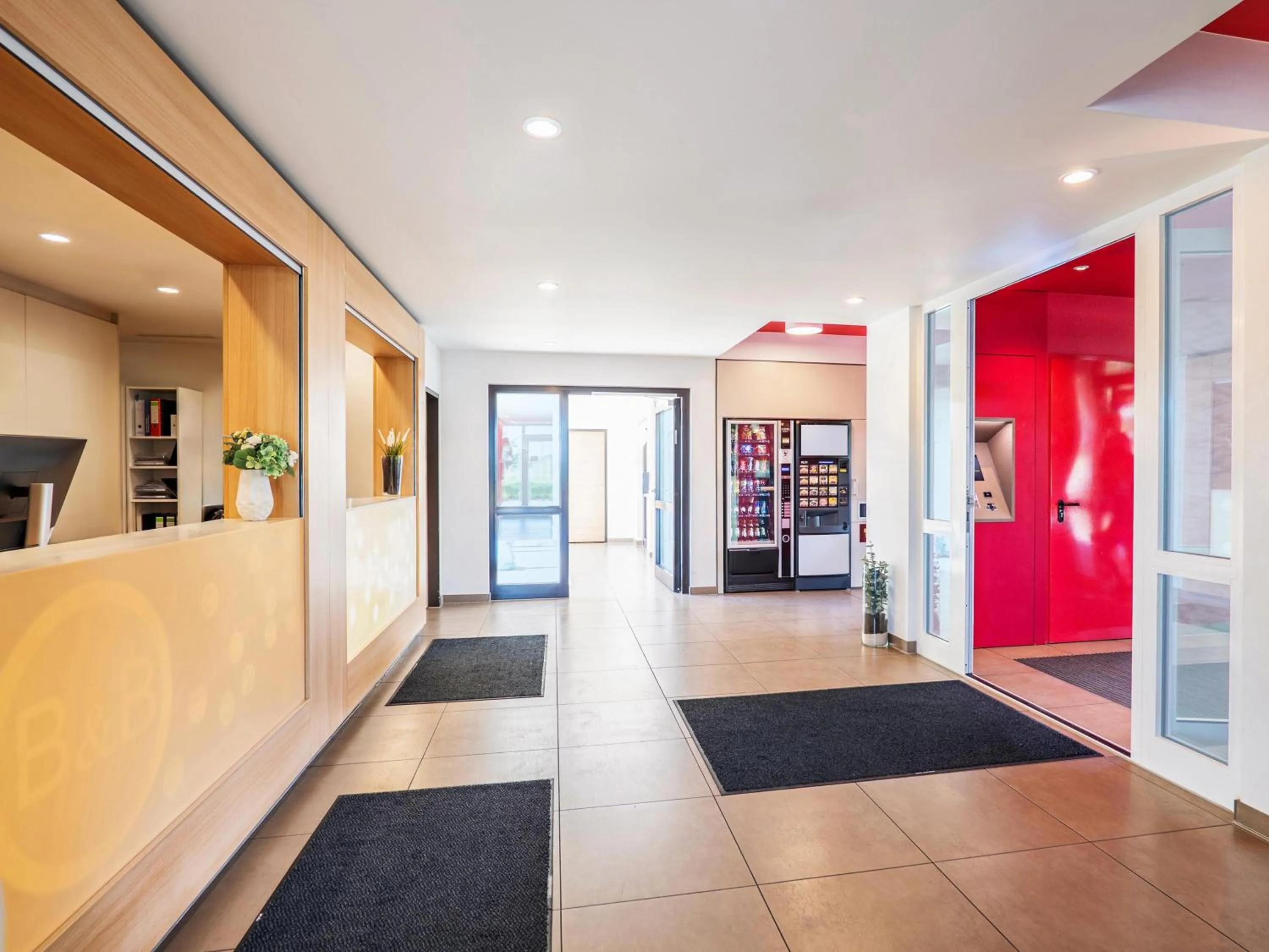 Lobby or reception in B&B Hotel Karlsruhe