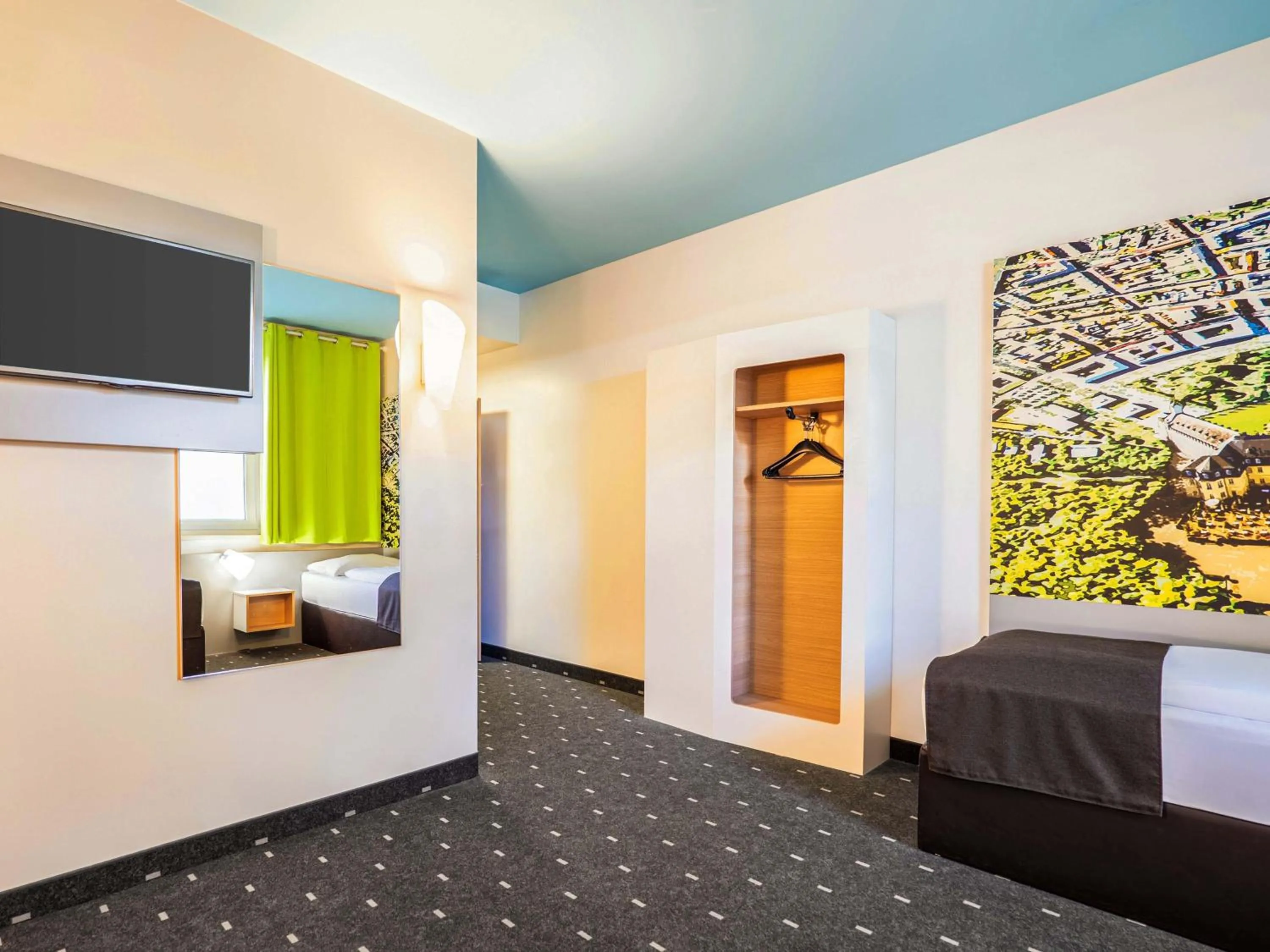 Bed in B&B Hotel Karlsruhe