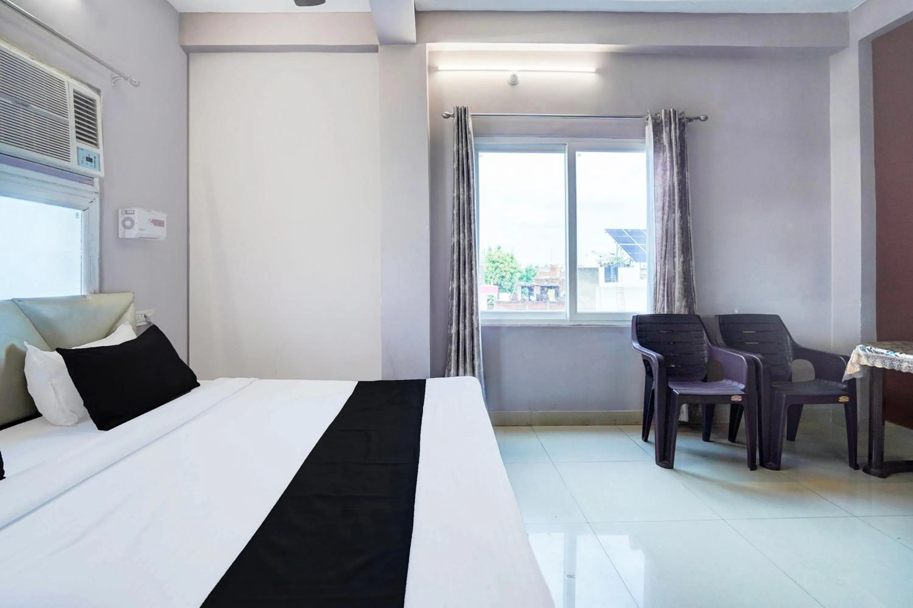 Bedroom, Bed in Super Hotel O BLW Kakarmatta Near Banaras Junction