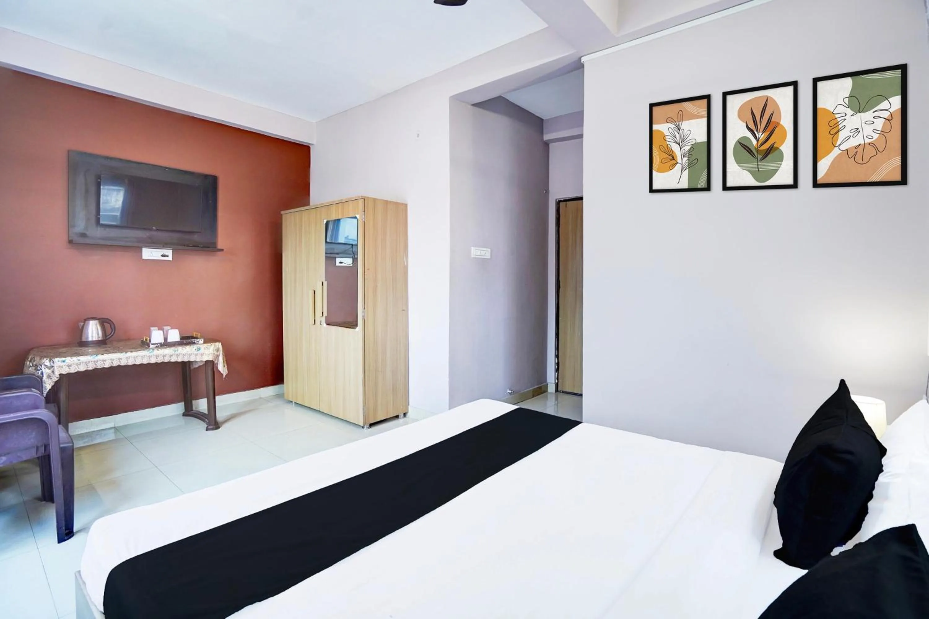 Bedroom, Bed in Super Hotel O BLW Kakarmatta Near Banaras Junction
