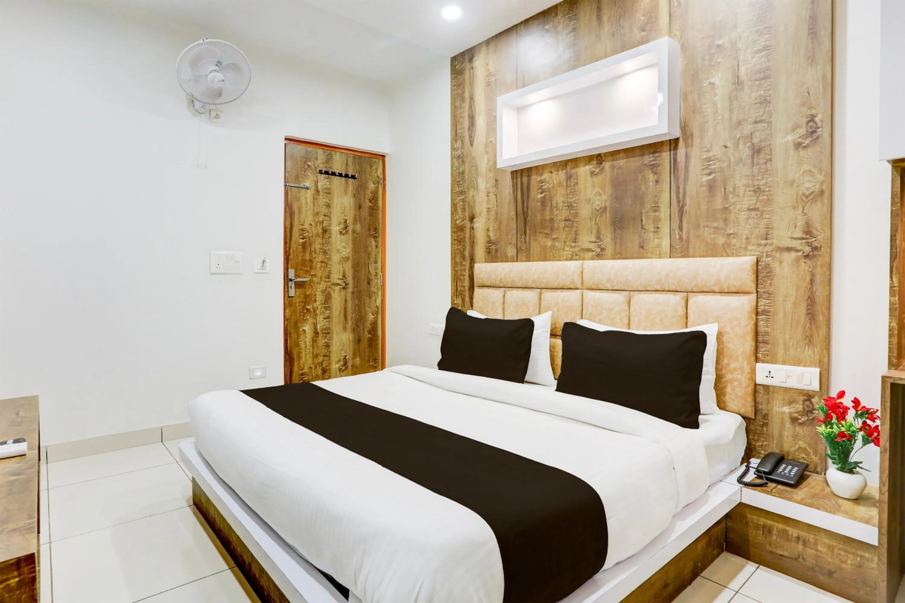 Bedroom, Bed in Super Townhouse Model Town Rohtak Formerly Hotel Tathastu