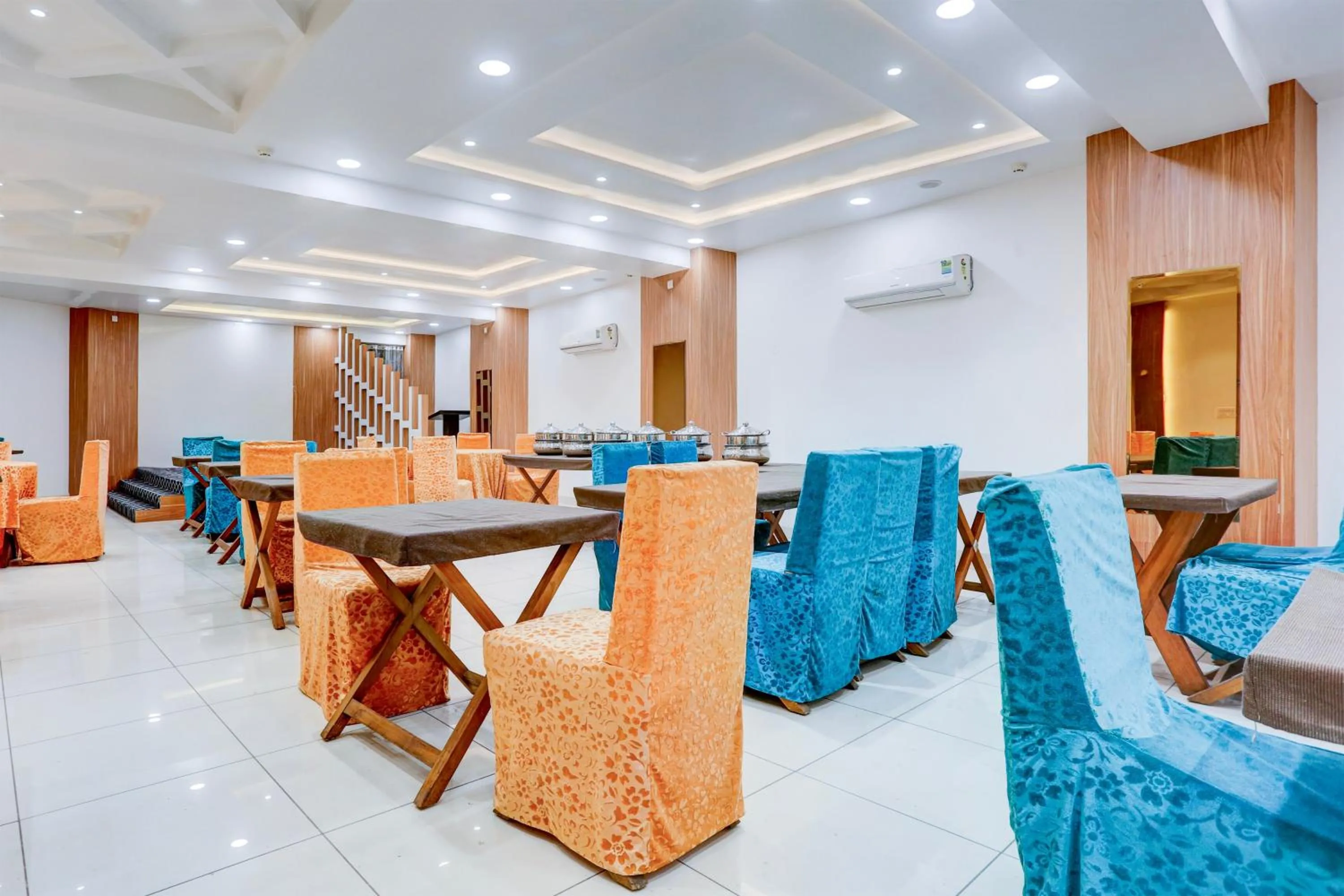 Restaurant/places to eat in Super Townhouse Model Town Rohtak Formerly Hotel Tathastu