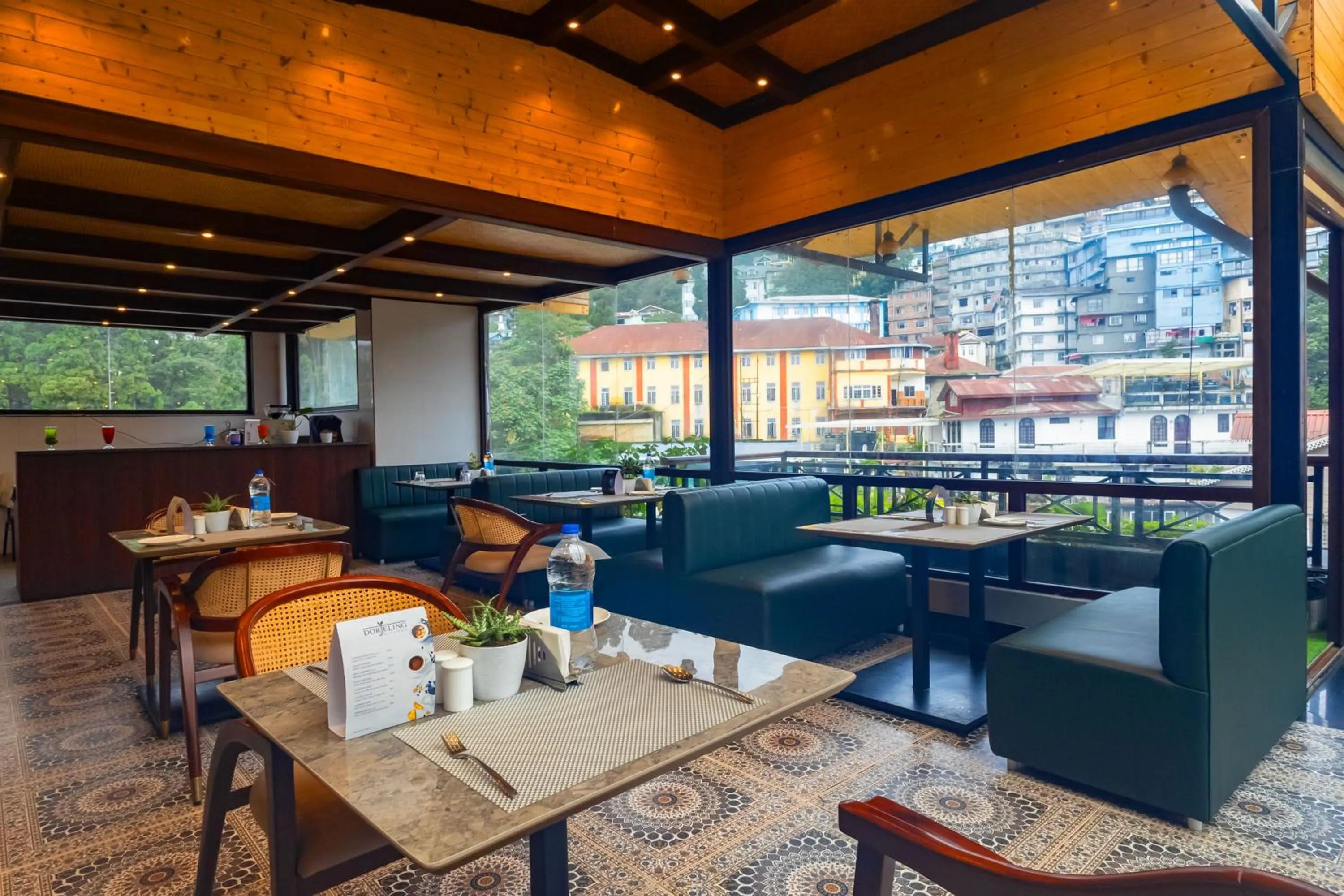 Restaurant/places to eat in Sumitel JB Park