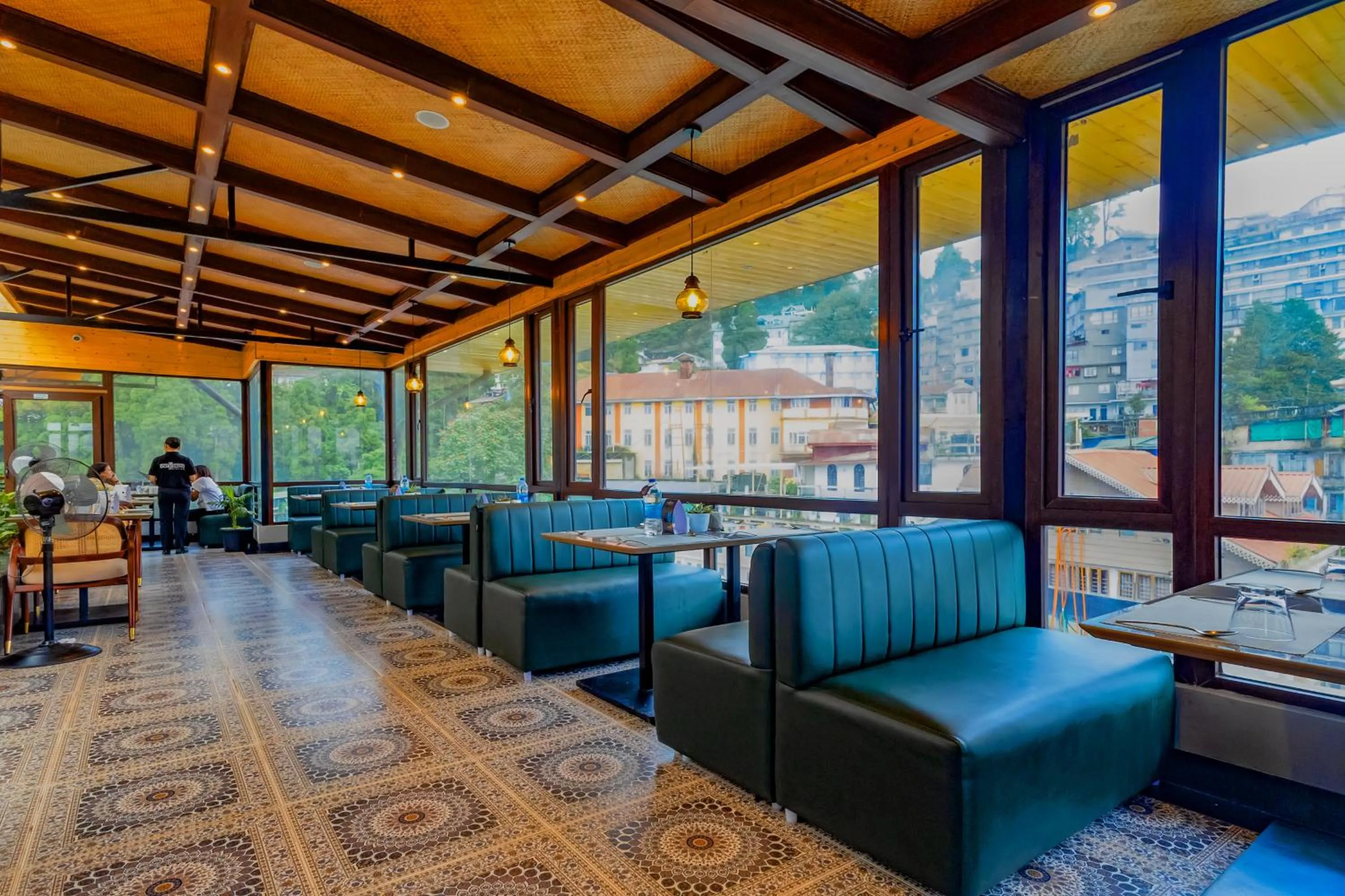 Restaurant/places to eat in Sumitel JB Park