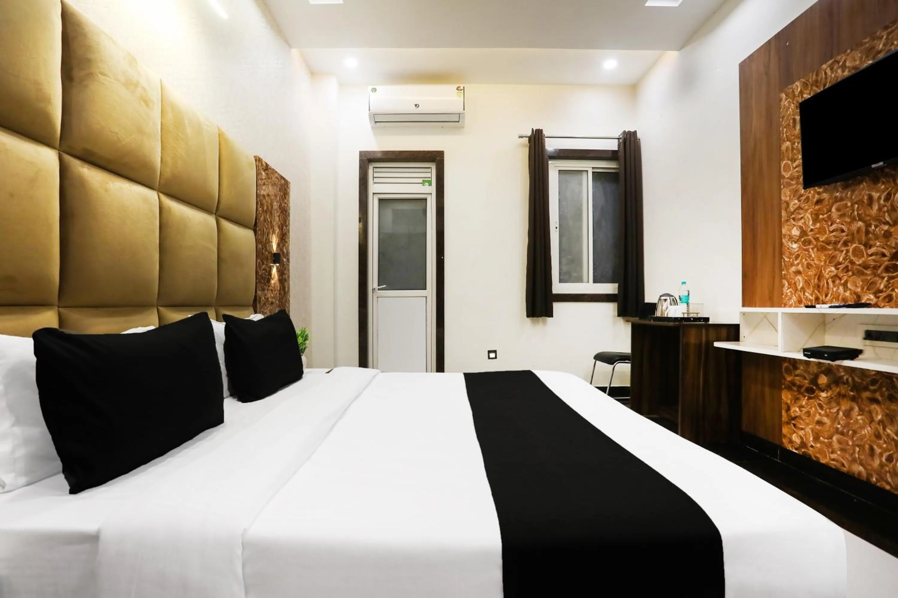 Bedroom, Bed in Townhouse Kota Airport Formerly Hotel Shaily Royal