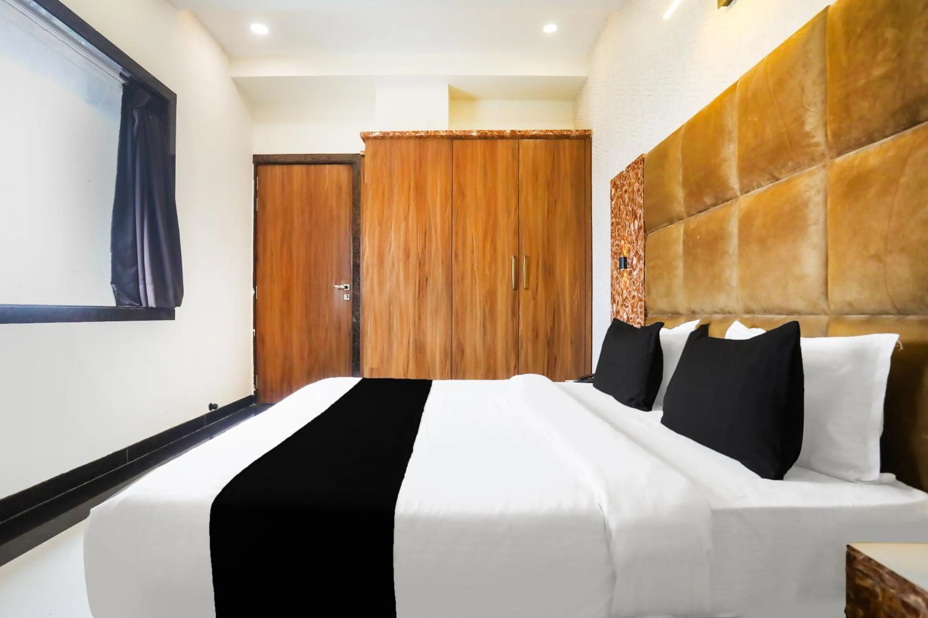 Bedroom, Bed in Townhouse Kota Airport Formerly Hotel Shaily Royal