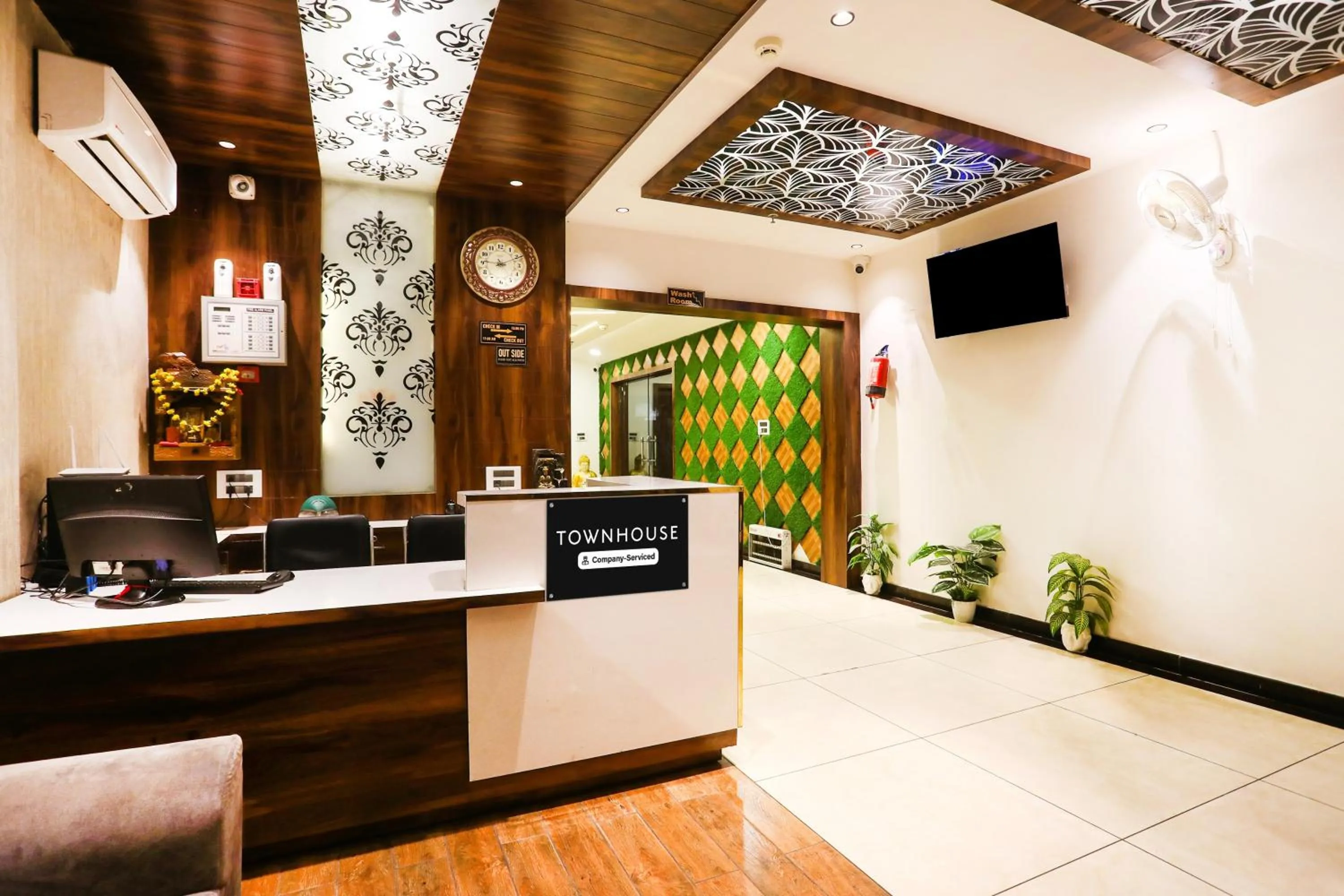 Lobby or reception in Townhouse Kota Airport Formerly Hotel Shaily Royal