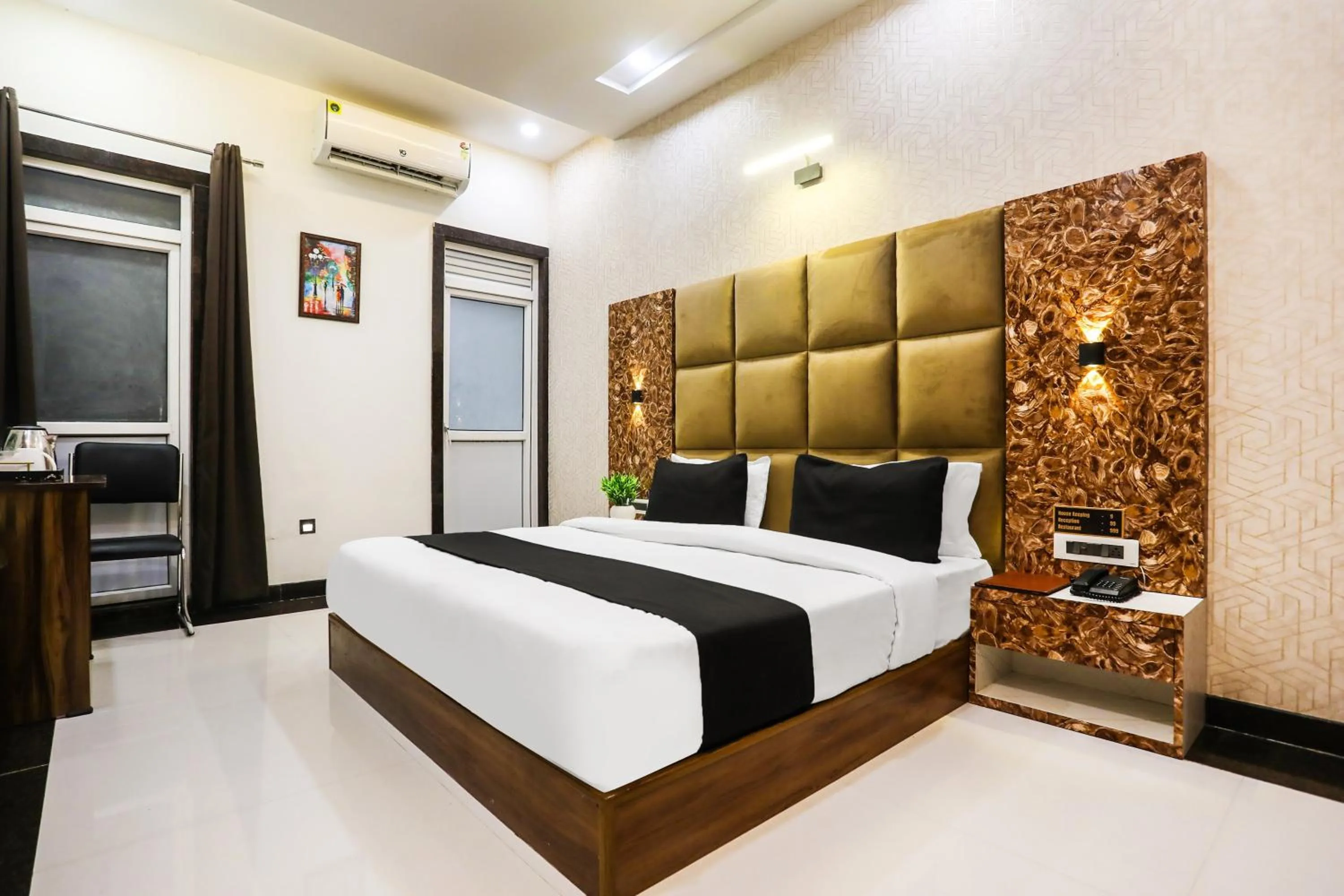 Bedroom, Bed in Townhouse Kota Airport Formerly Hotel Shaily Royal