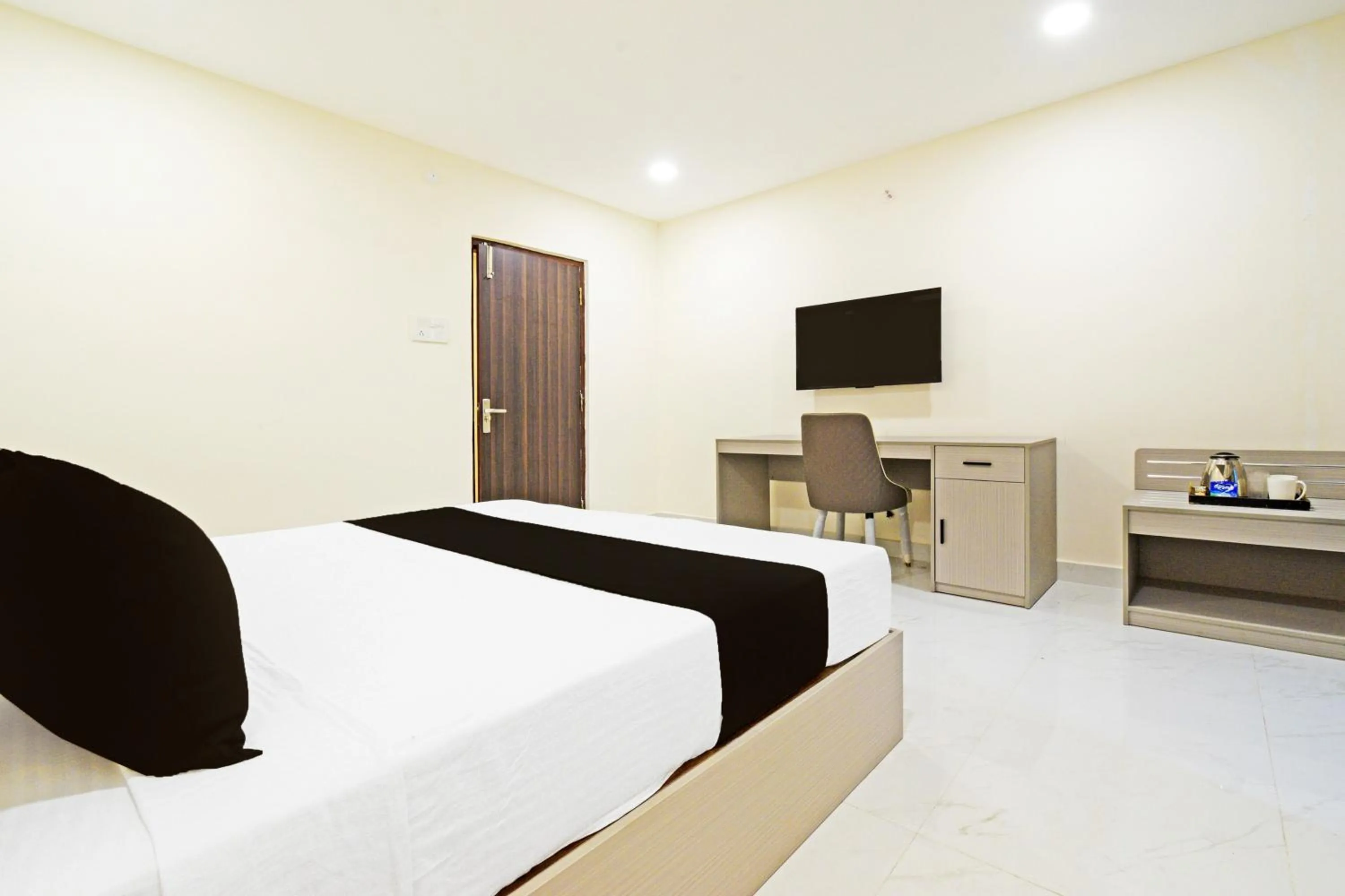 Bedroom, Bed in Super Collection O Sanath Nagar Near Railway Station