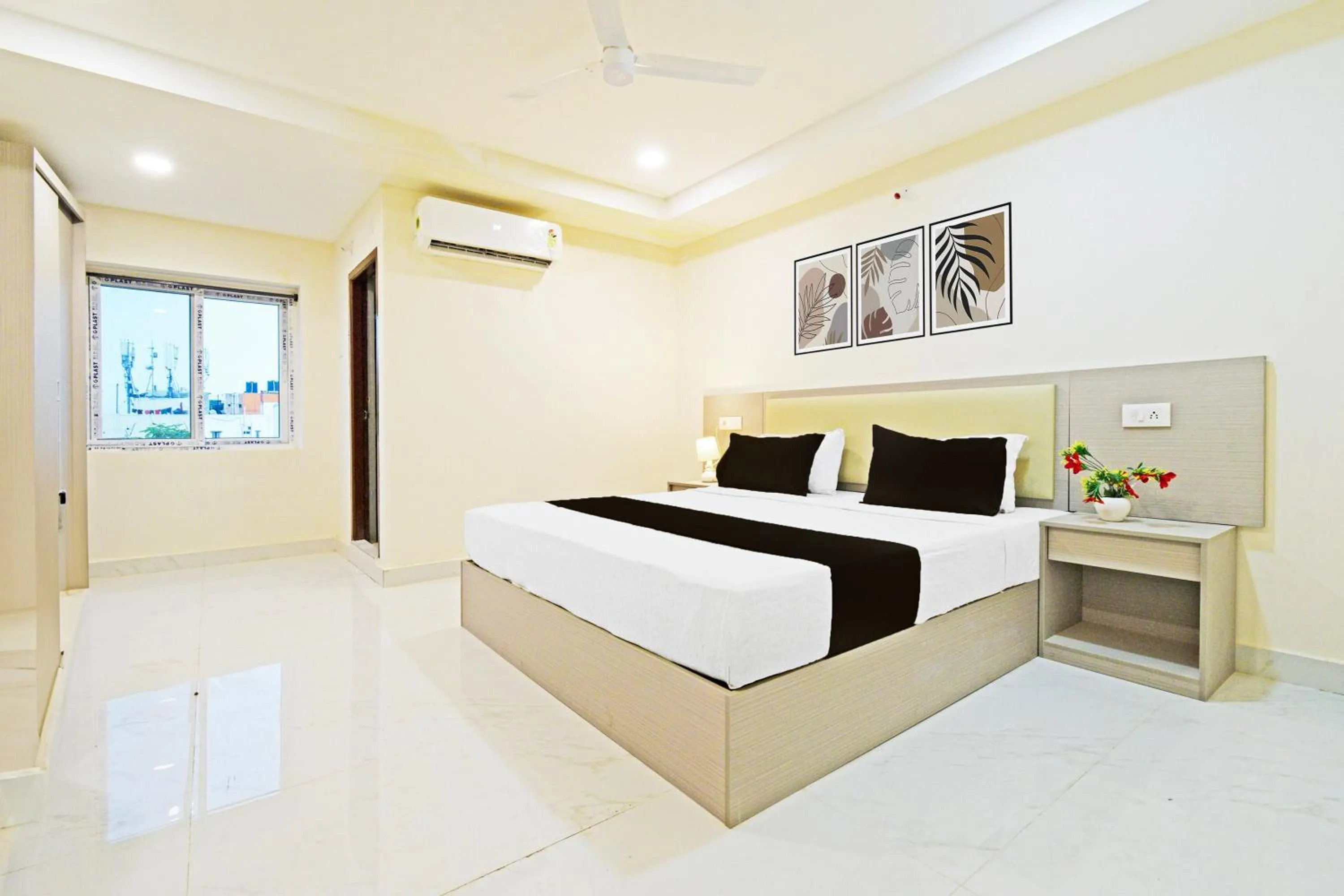 Bedroom, Bed in Super Collection O Sanath Nagar Near Railway Station