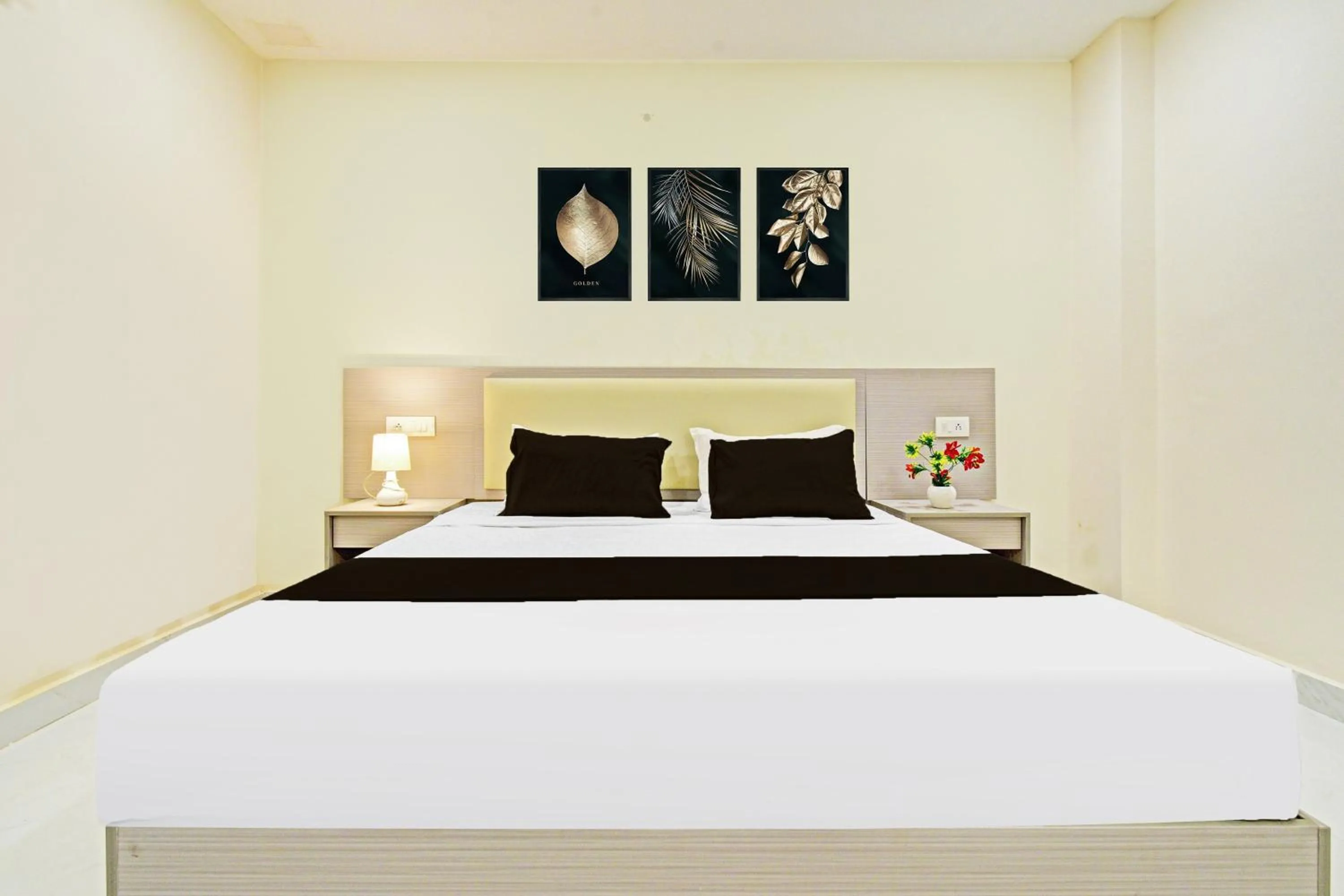 Bedroom, Bed in Super Collection O Sanath Nagar Near Railway Station