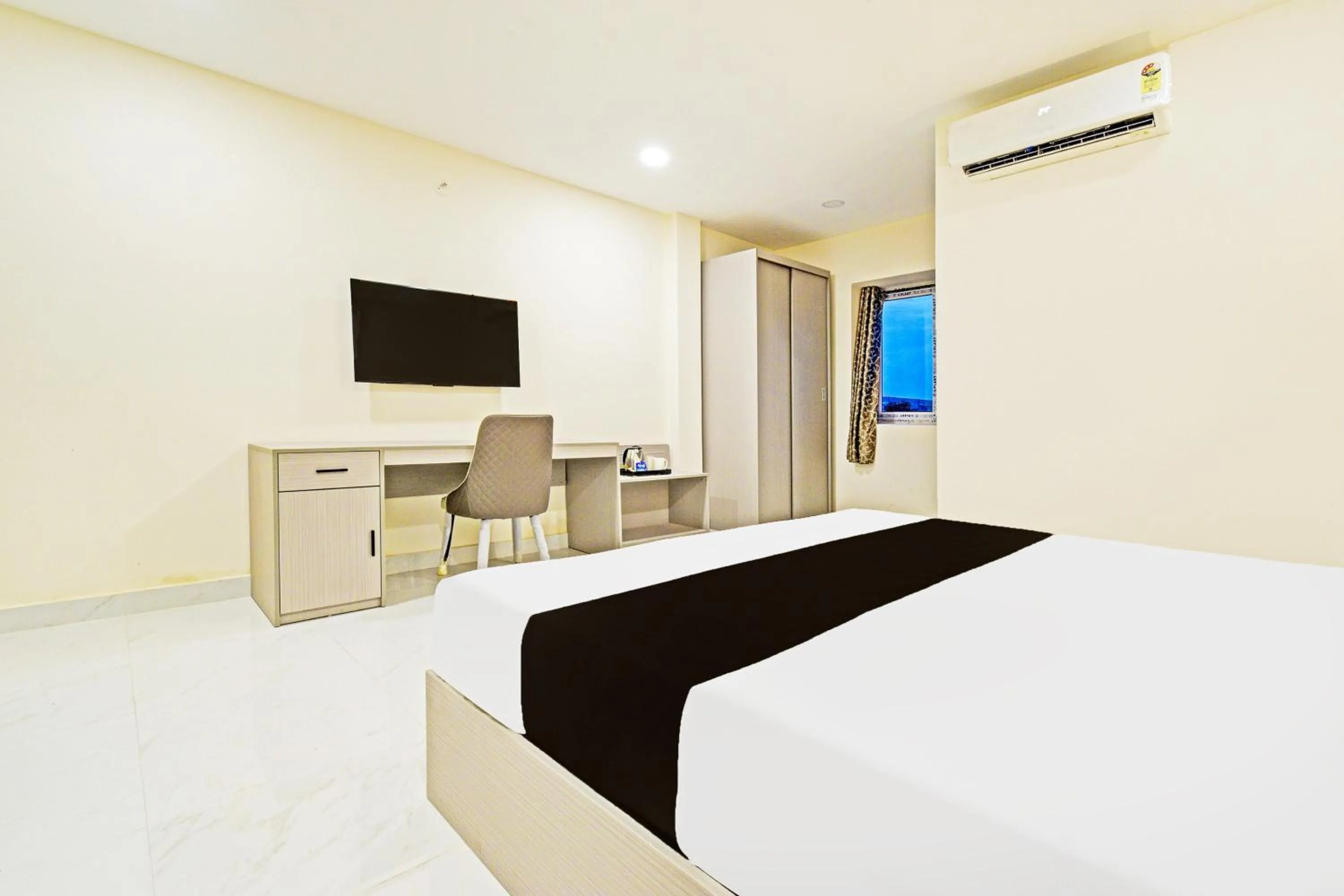 Bedroom, Bed in Super Collection O Sanath Nagar Near Railway Station