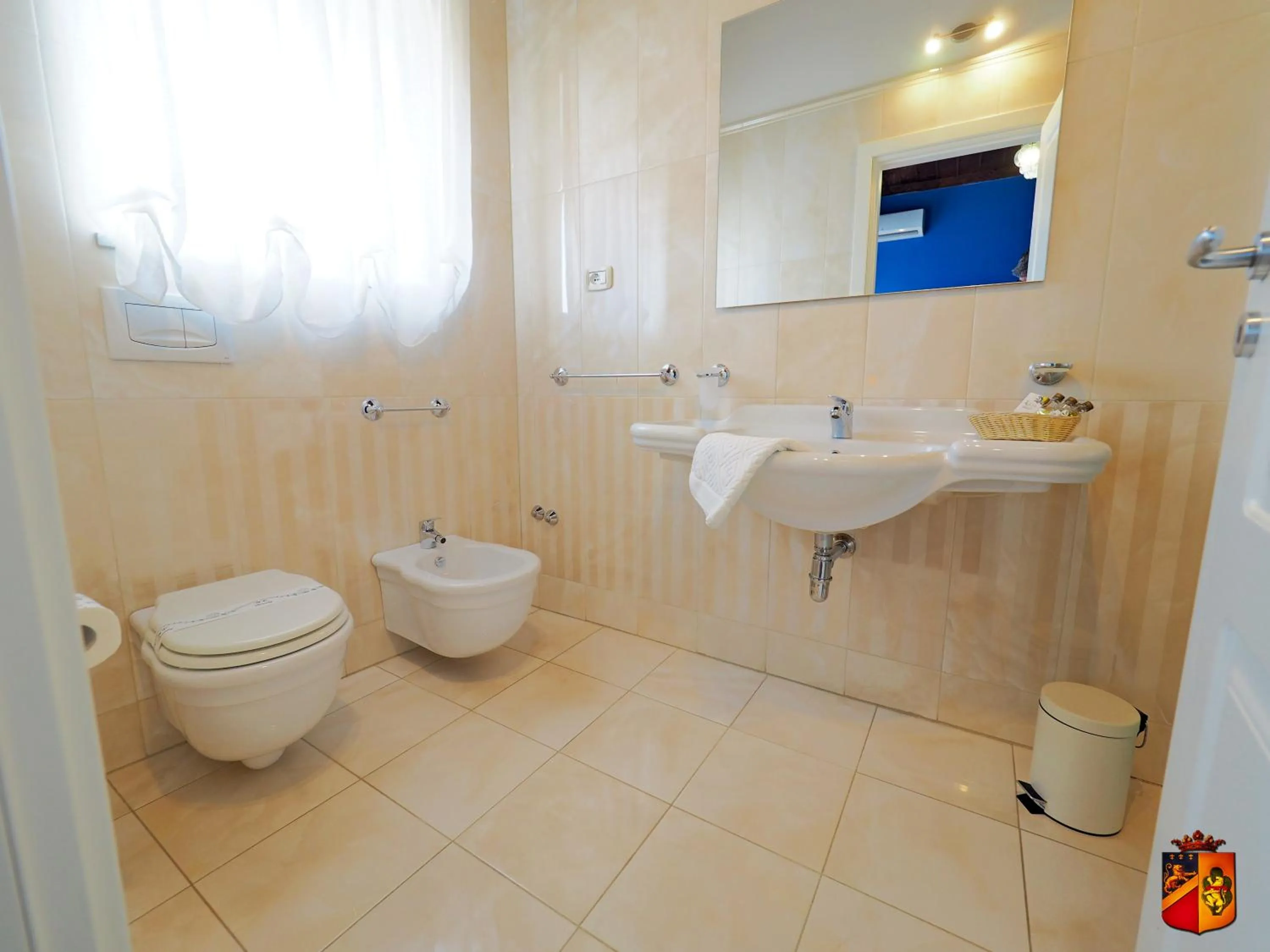 Bathroom in Palazzo Toraldo di Francia