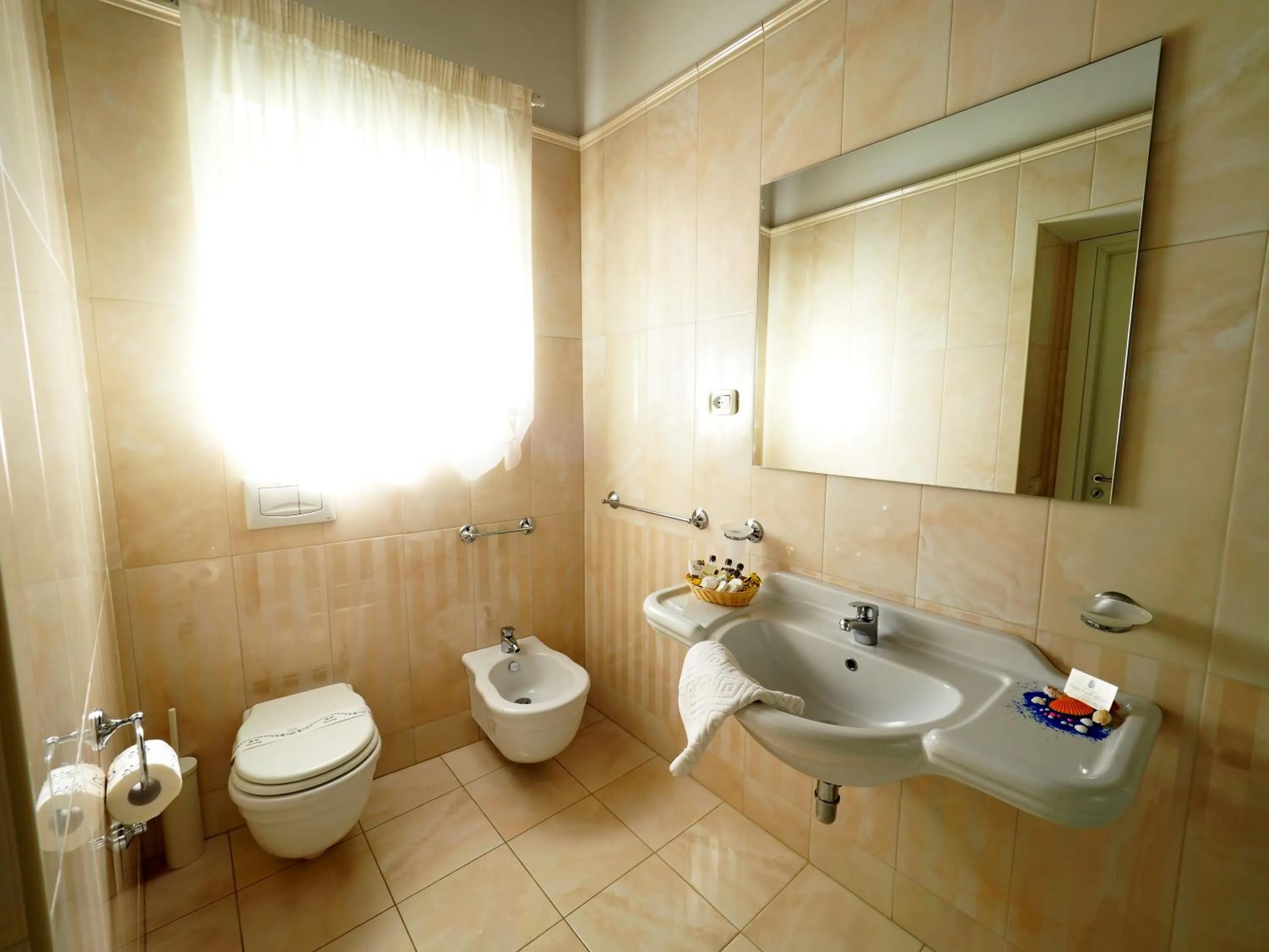 Bathroom in Palazzo Toraldo di Francia