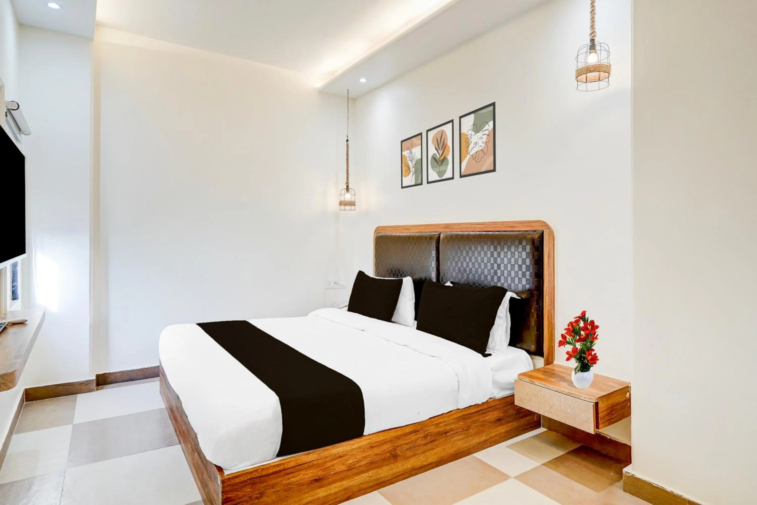 Bedroom in Super Townhouse Lahartara Railway Bridge Near Bus Stop