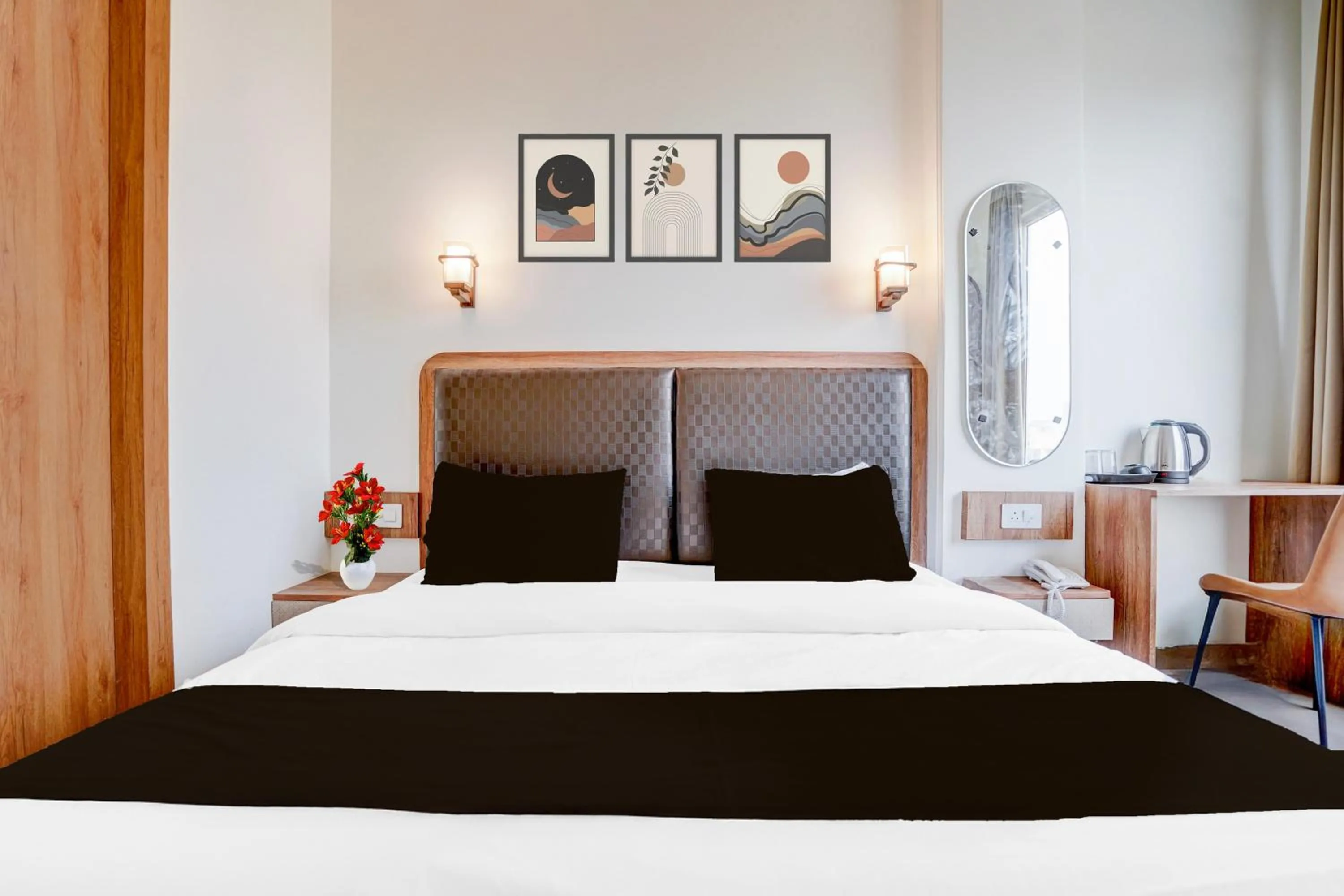 Bedroom in Super Townhouse Lahartara Railway Bridge Near Bus Stop