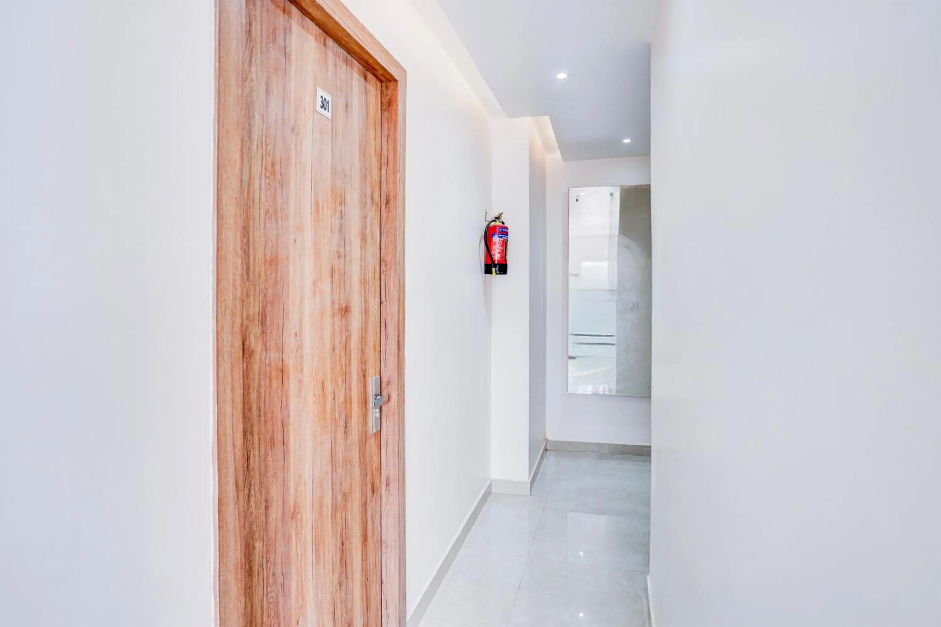 Lobby or reception in Super Townhouse Lahartara Railway Bridge Near Bus Stop