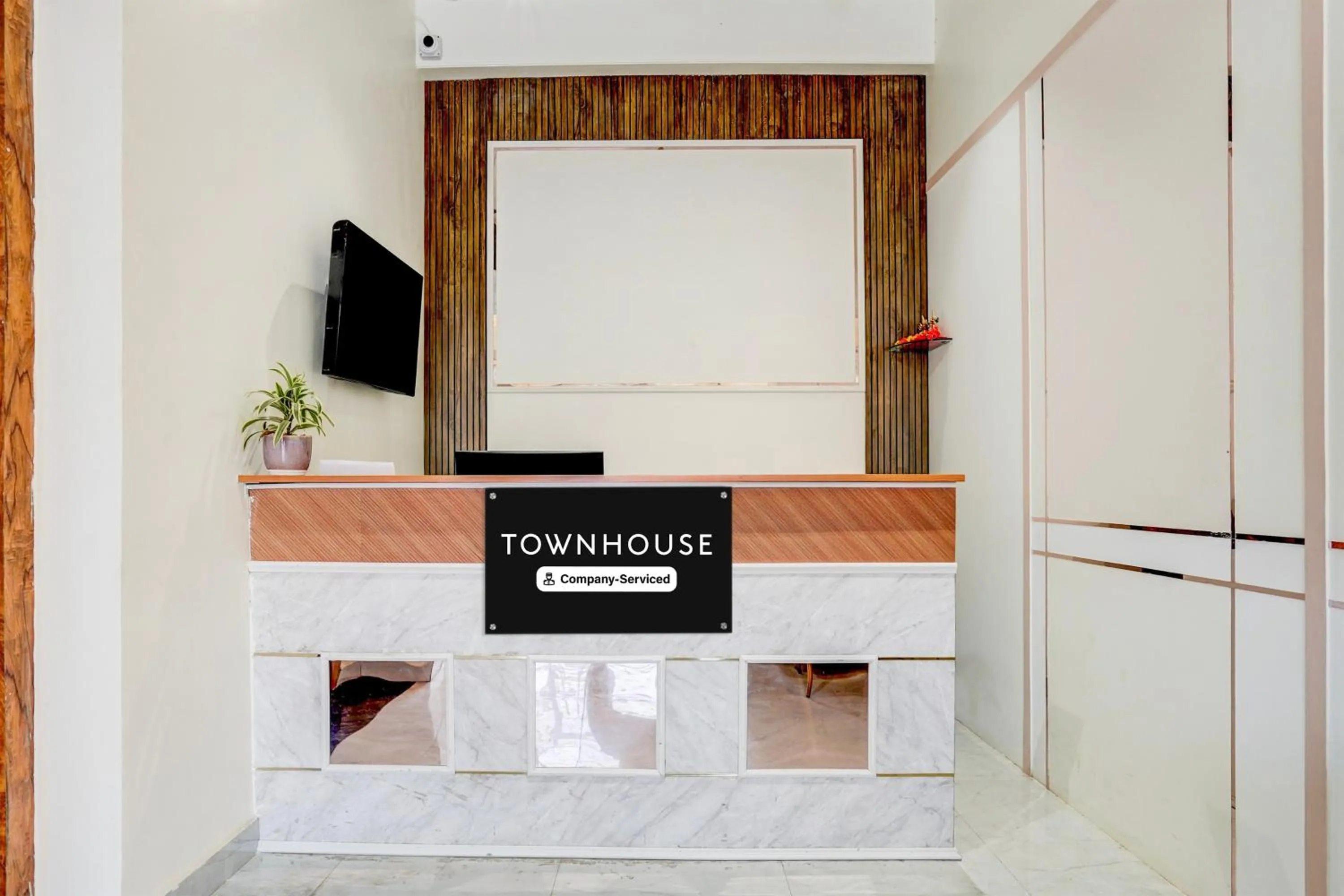 Lobby or reception in Super Townhouse Lahartara Railway Bridge Near Bus Stop