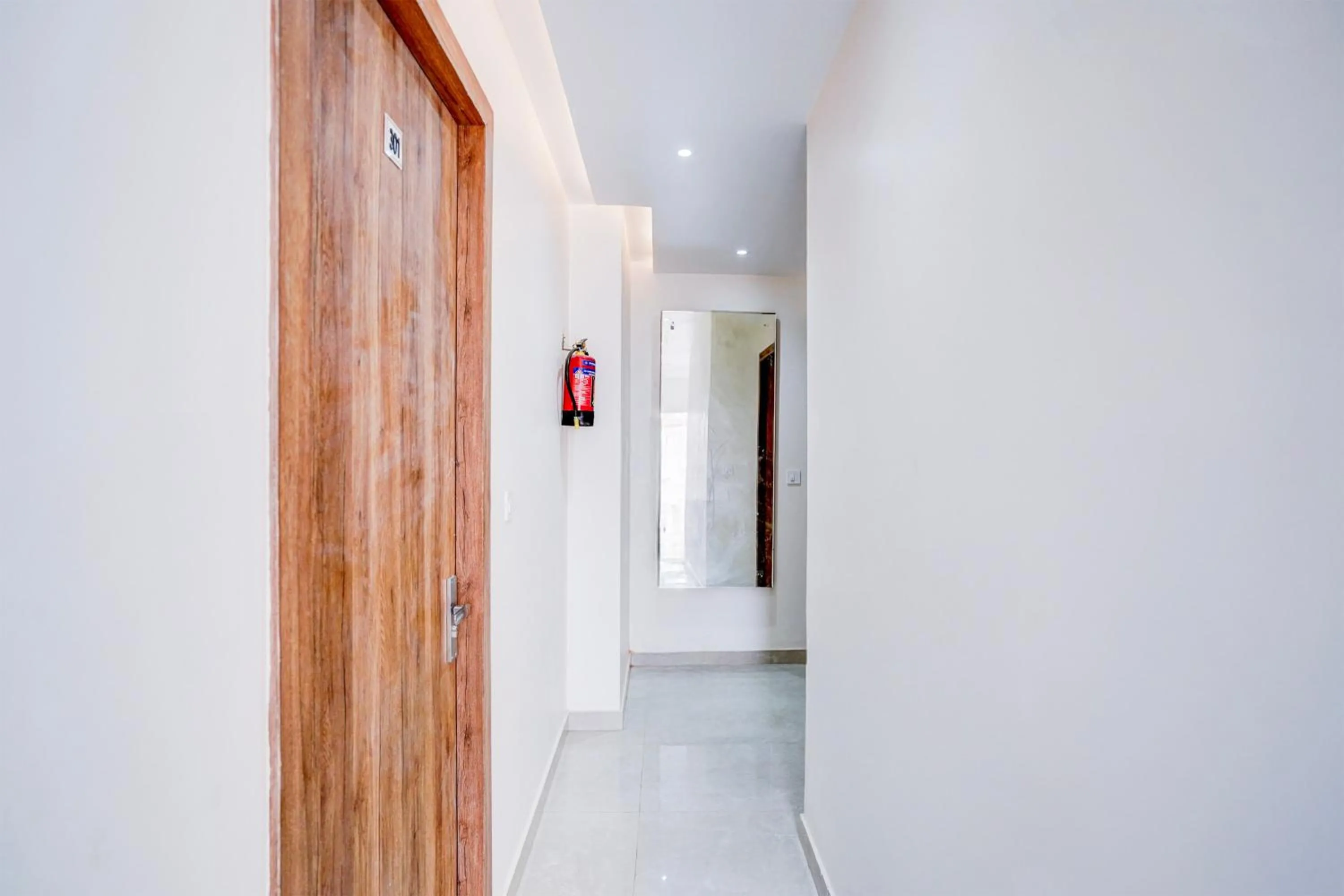 Lobby or reception in Super Townhouse Lahartara Railway Bridge Near Bus Stop