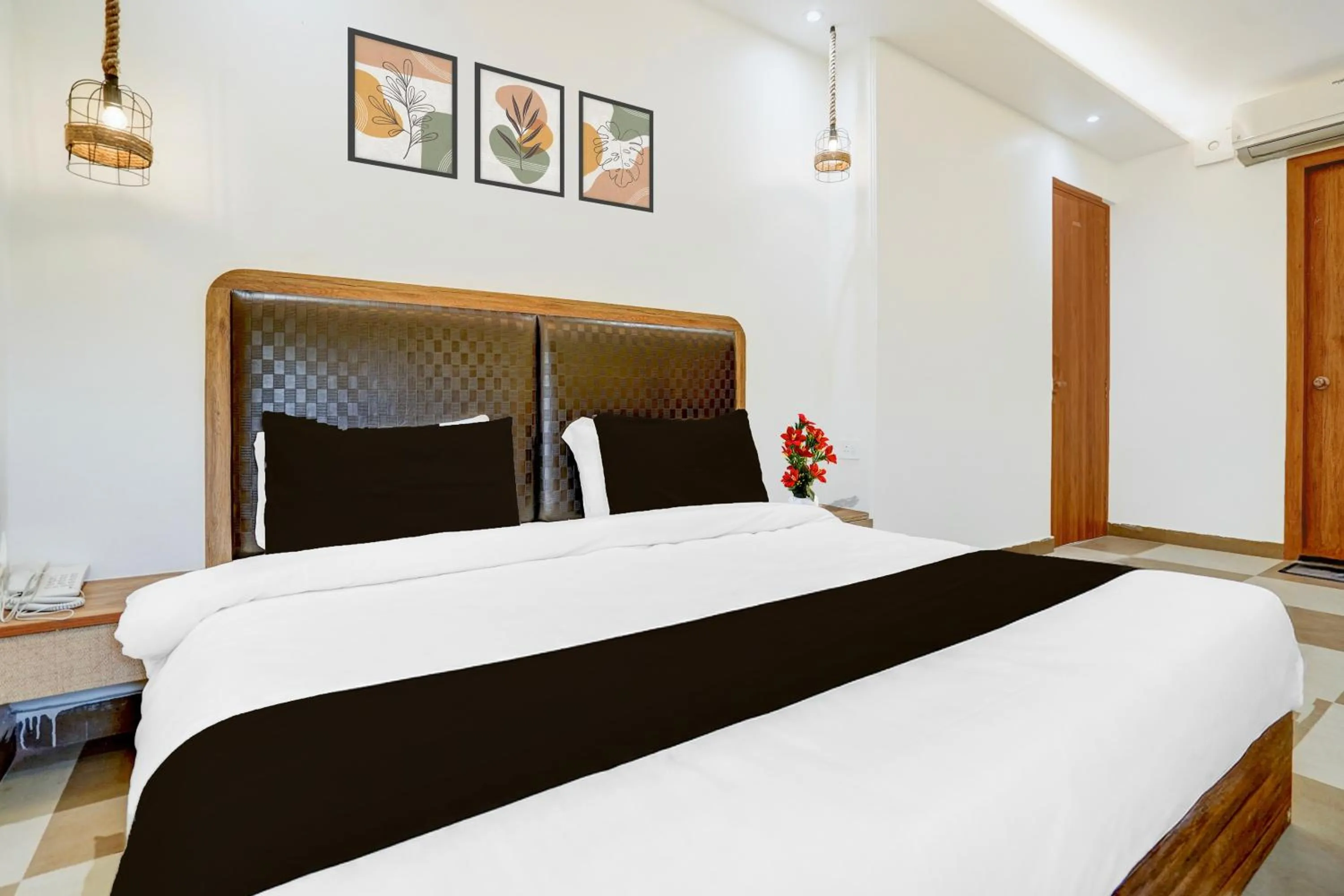 Bedroom in Super Townhouse Lahartara Railway Bridge Near Bus Stop