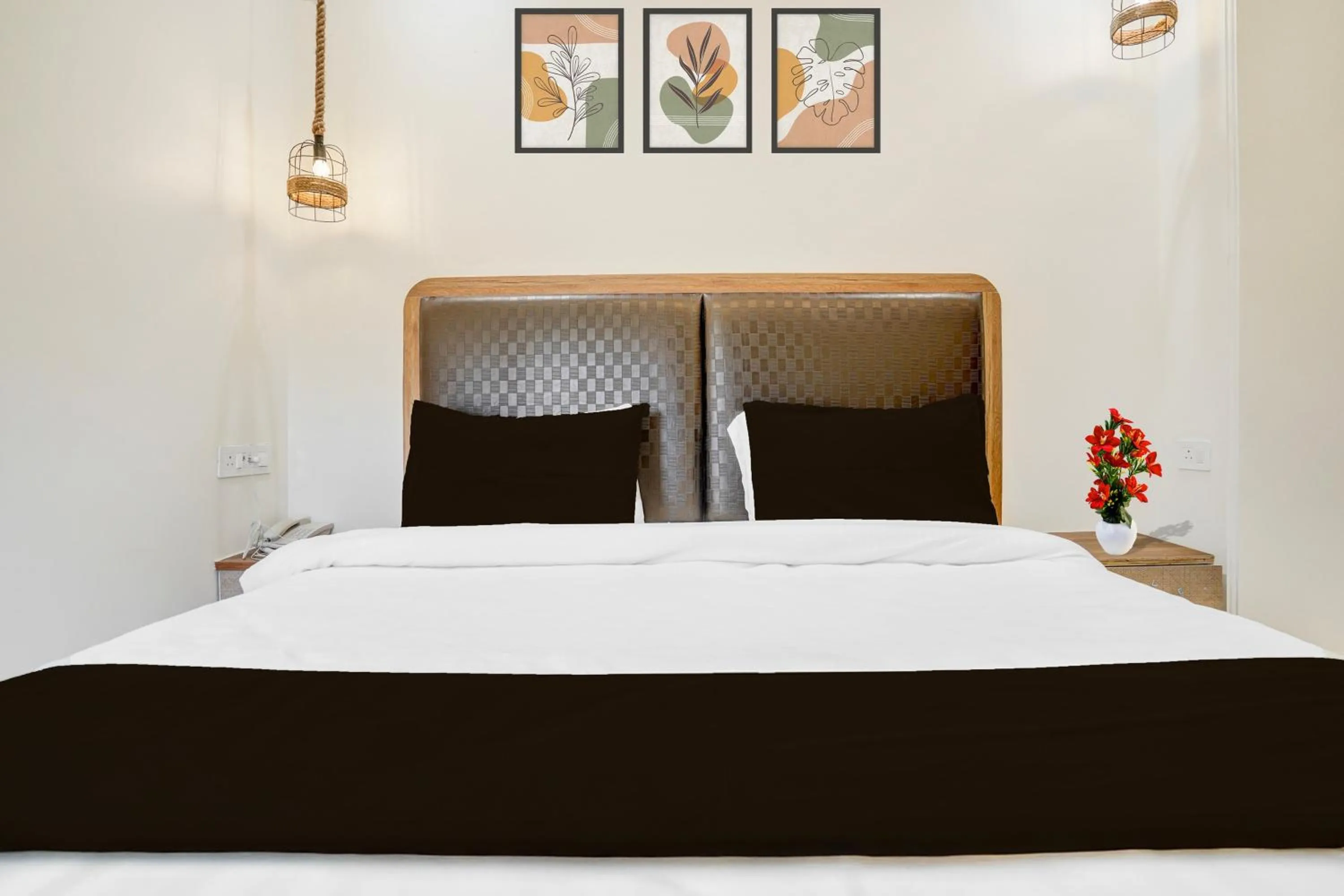Bedroom in Super Townhouse Lahartara Railway Bridge Near Bus Stop