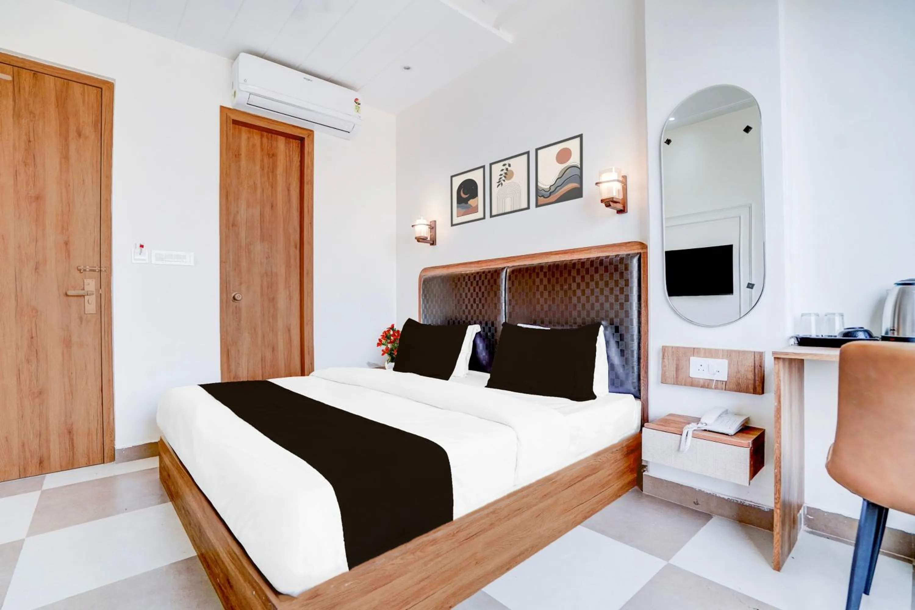 Bedroom in Super Townhouse Lahartara Railway Bridge Near Bus Stop