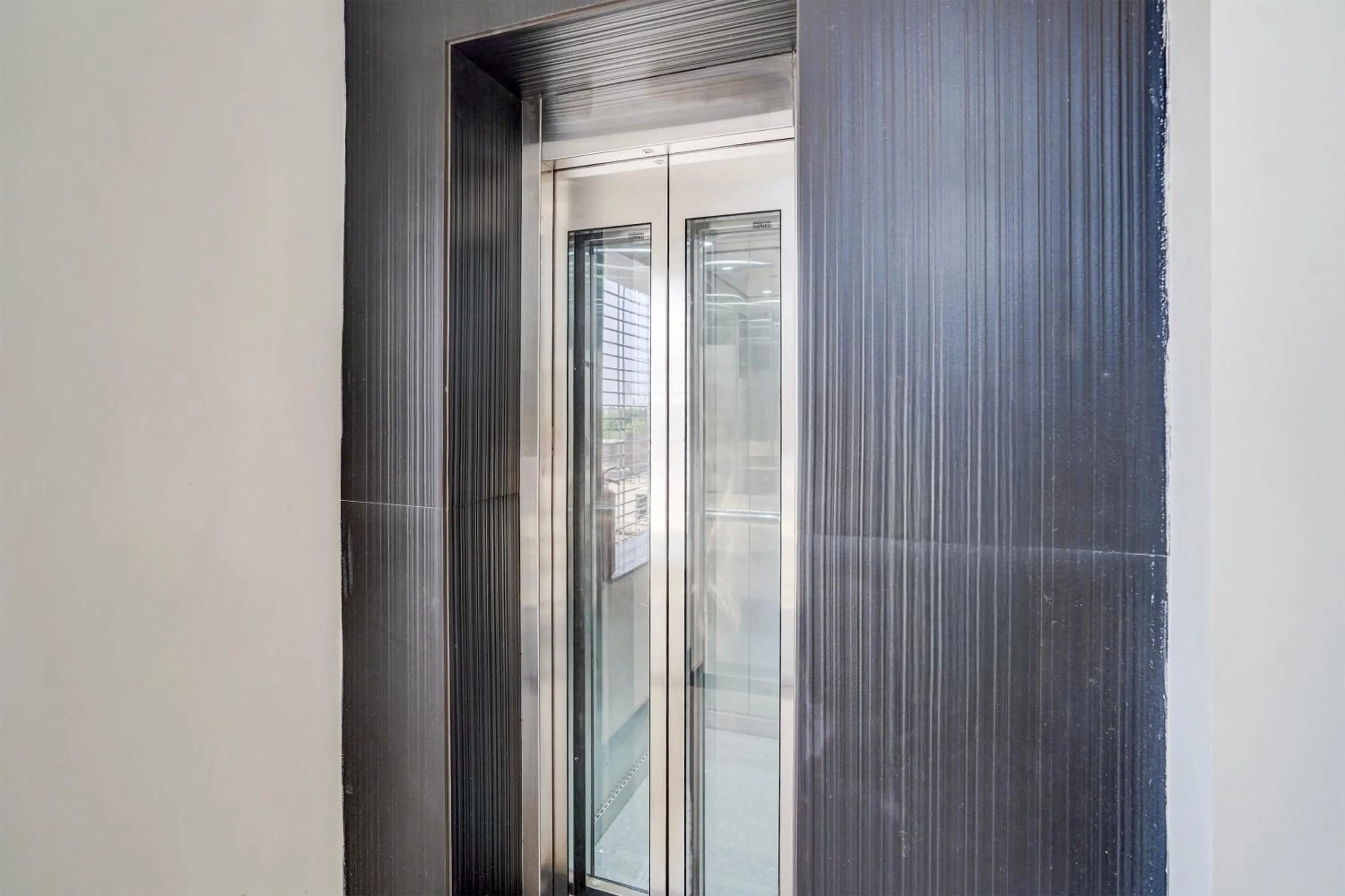 Lobby or reception in Super Townhouse Lahartara Railway Bridge Near Bus Stop