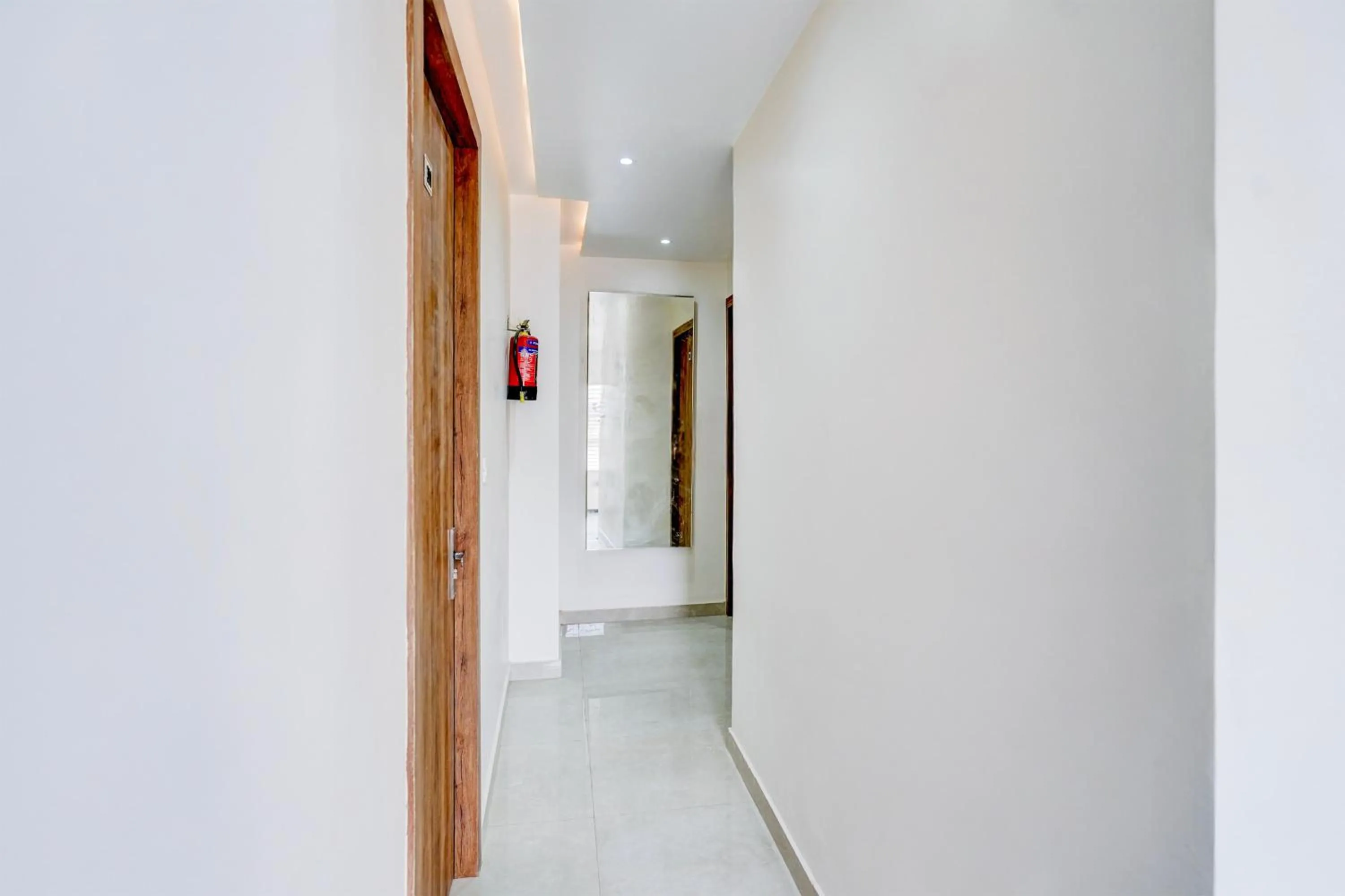 Lobby or reception in Super Townhouse Lahartara Railway Bridge Near Bus Stop