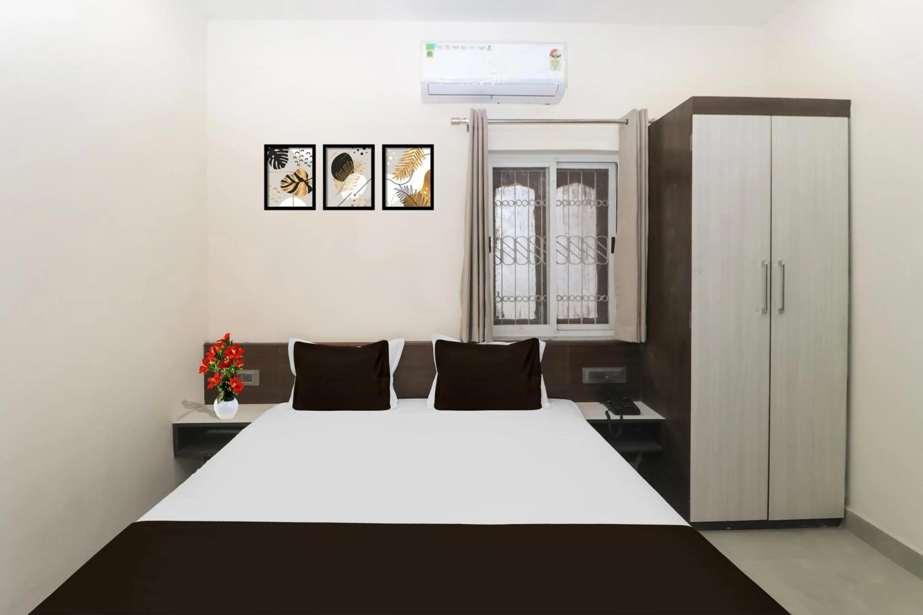 Bedroom, Bed in Super Collection O Ranchi Station Road Near Gurudwara Formerly Hotel Galaxy