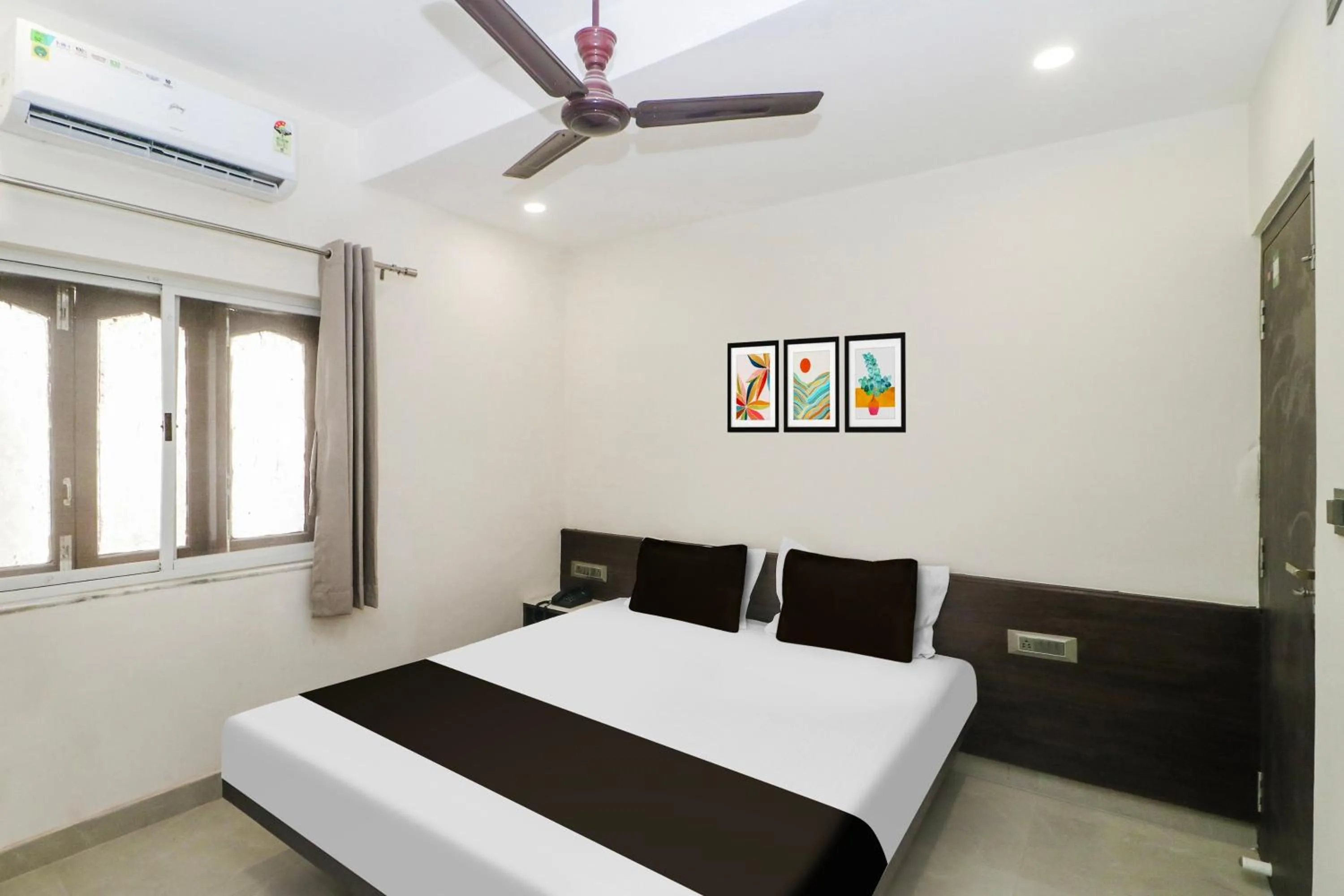 Bedroom, Bed in Super Collection O Ranchi Station Road Near Gurudwara Formerly Hotel Galaxy