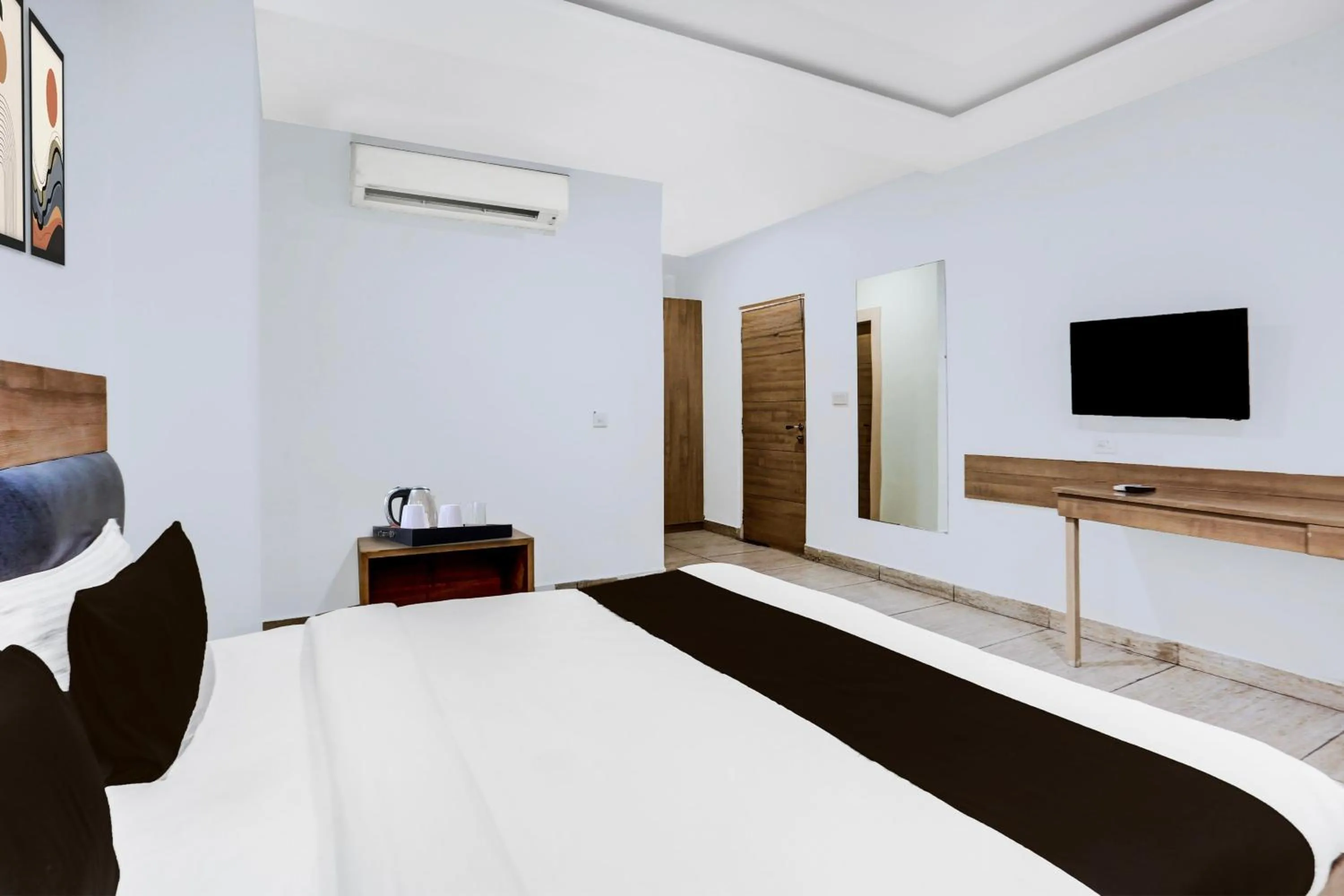 Bedroom, Bed in Hotel O Haldwani Near Bus Stand