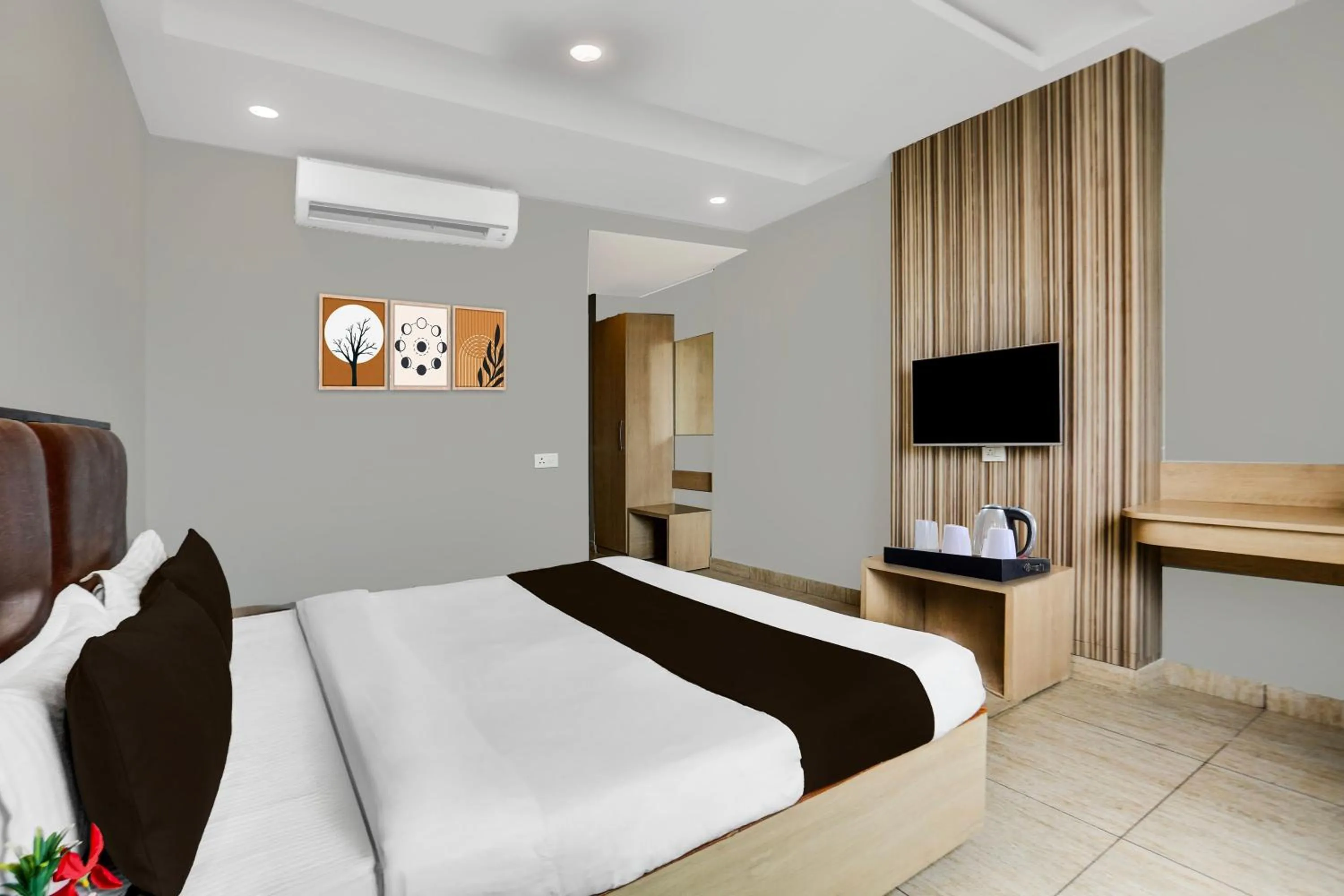 Bedroom, Bed in Hotel O Haldwani Near Bus Stand