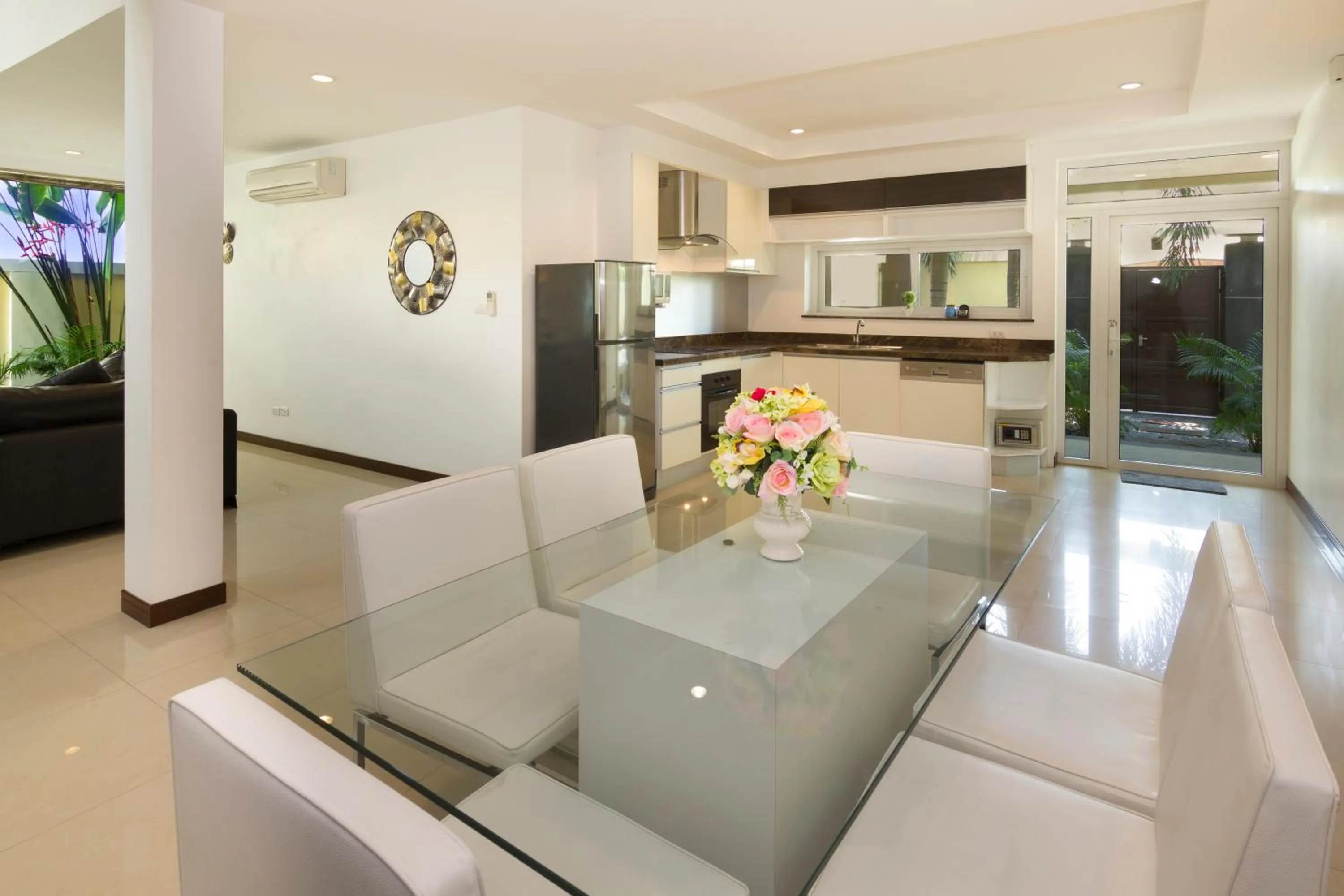 Dining area in Tropicana Pool Villa