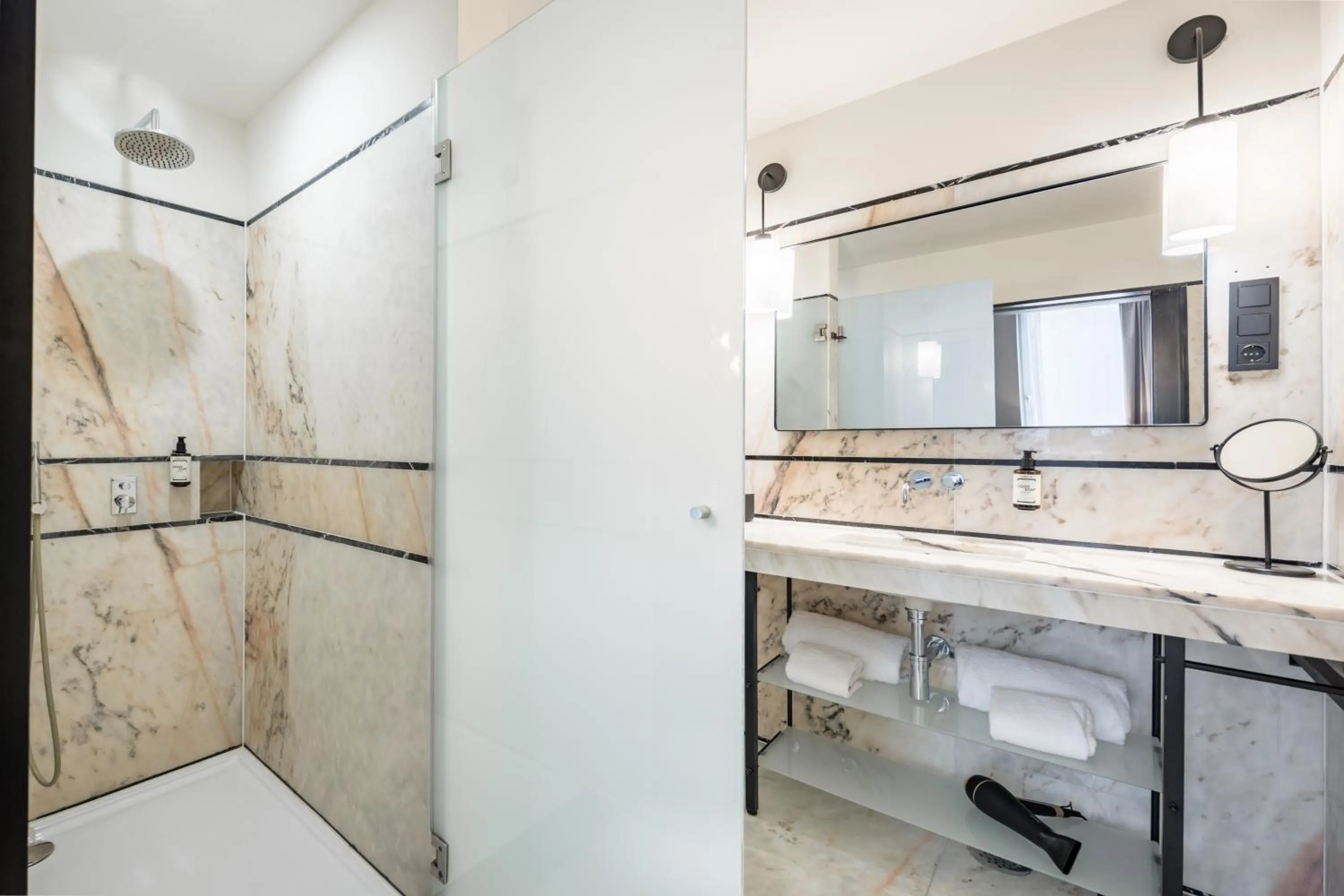 Bathroom in Descobertas Boutique Hotel by Aspasios