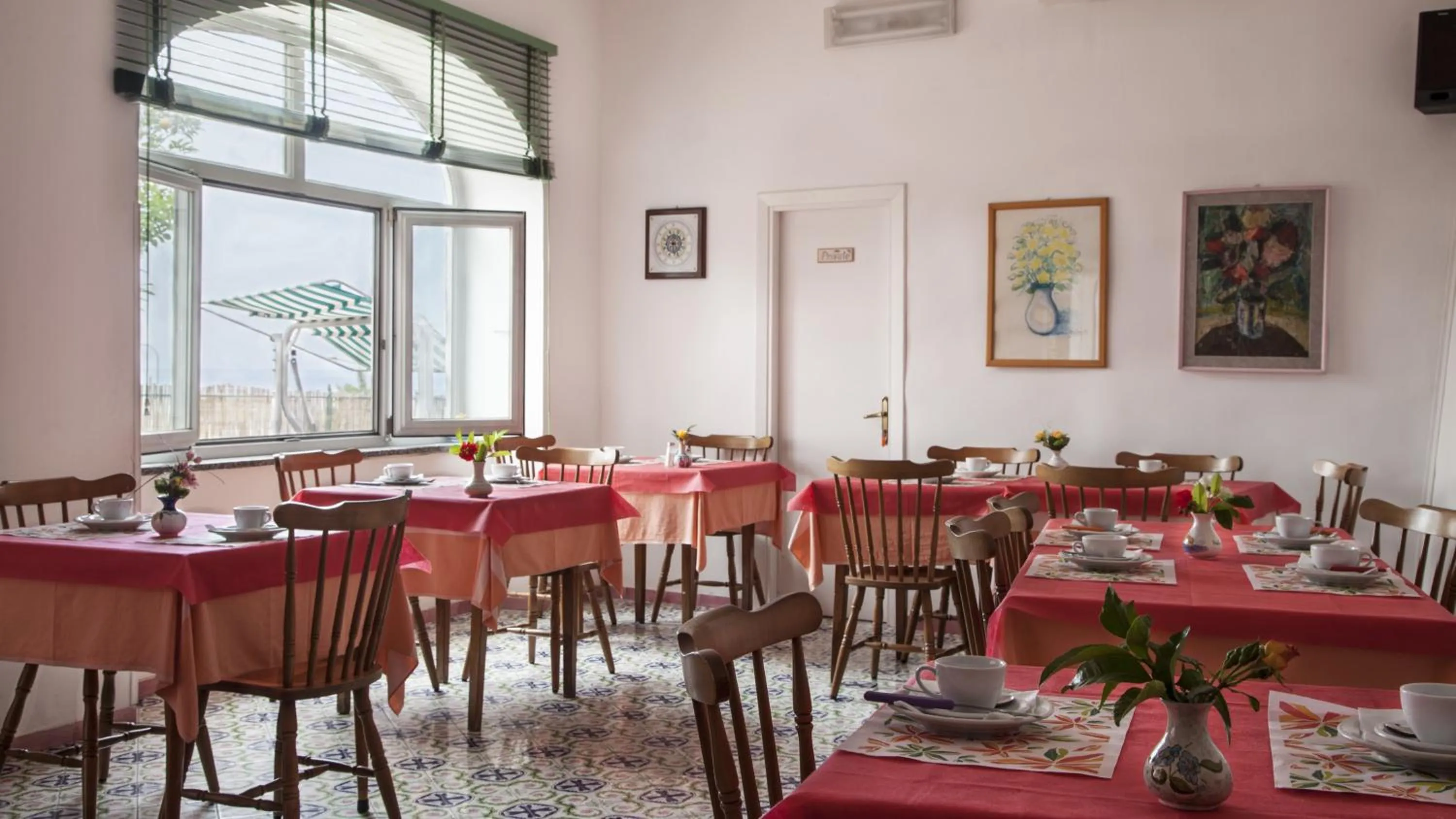 Restaurant/places to eat in Villa Luna di Miele