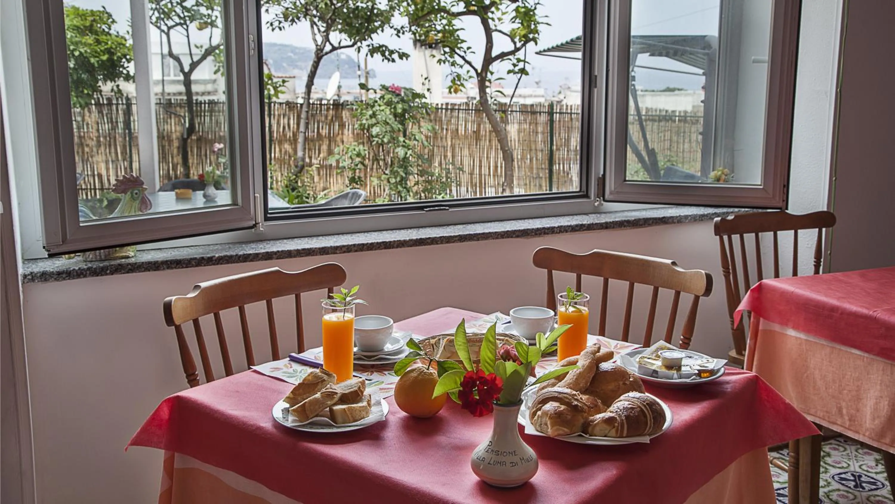 Restaurant/places to eat in Villa Luna di Miele