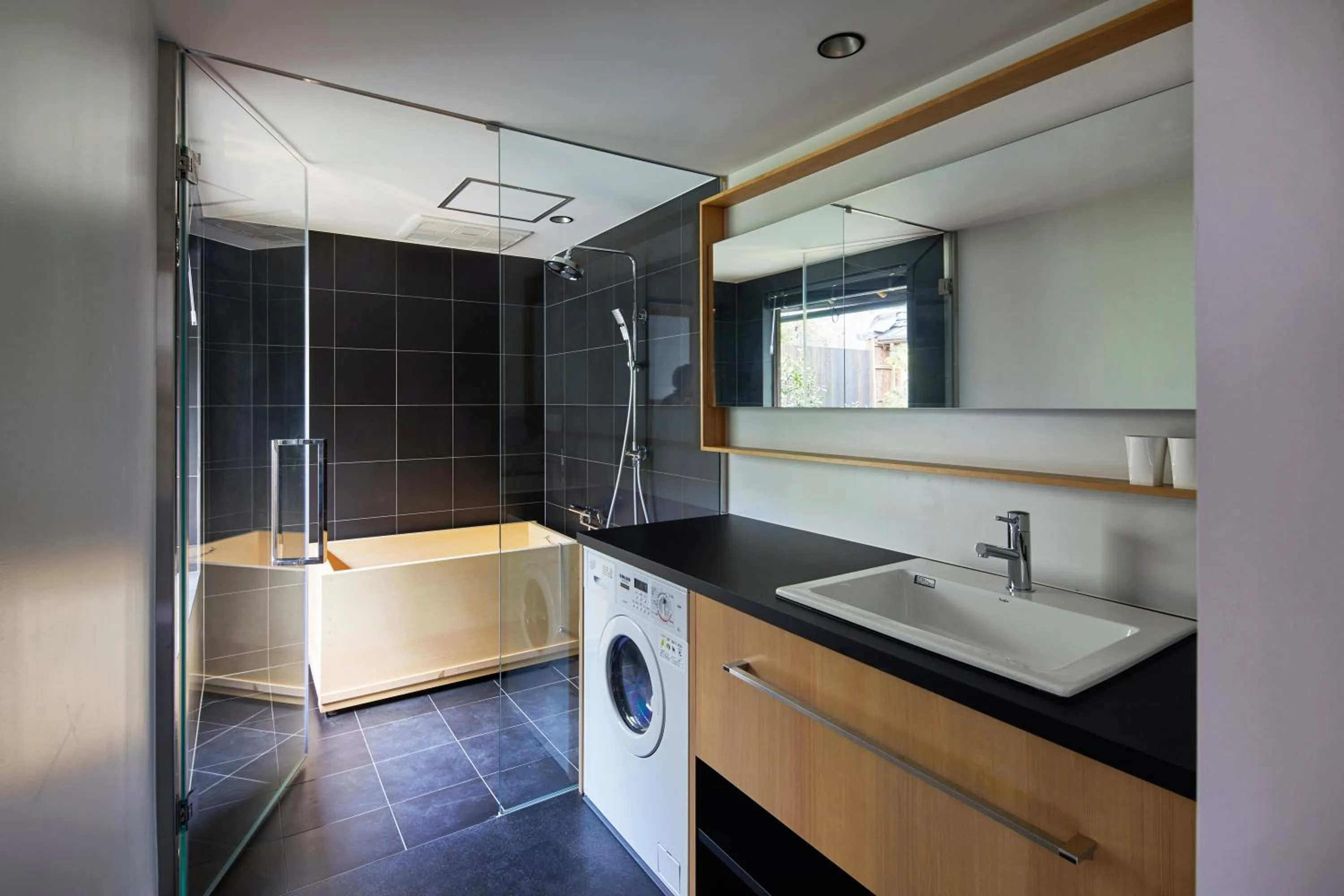 Shower in Enso Machiya