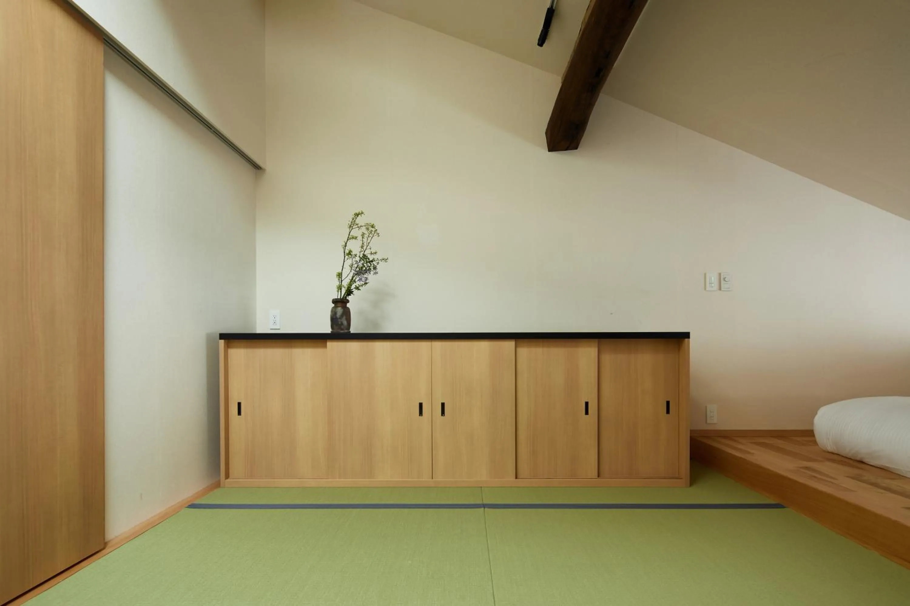 TV and multimedia, Bed in Enso Machiya