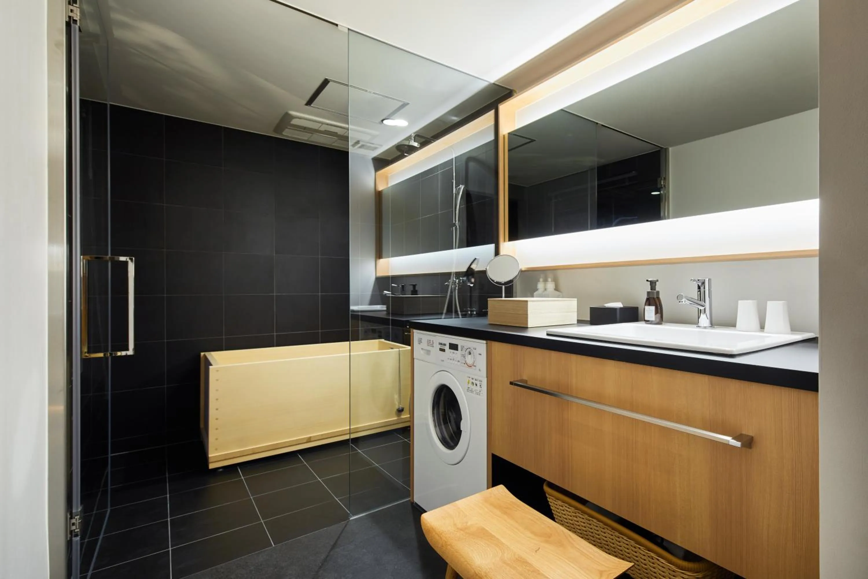 Shower in Enso Machiya