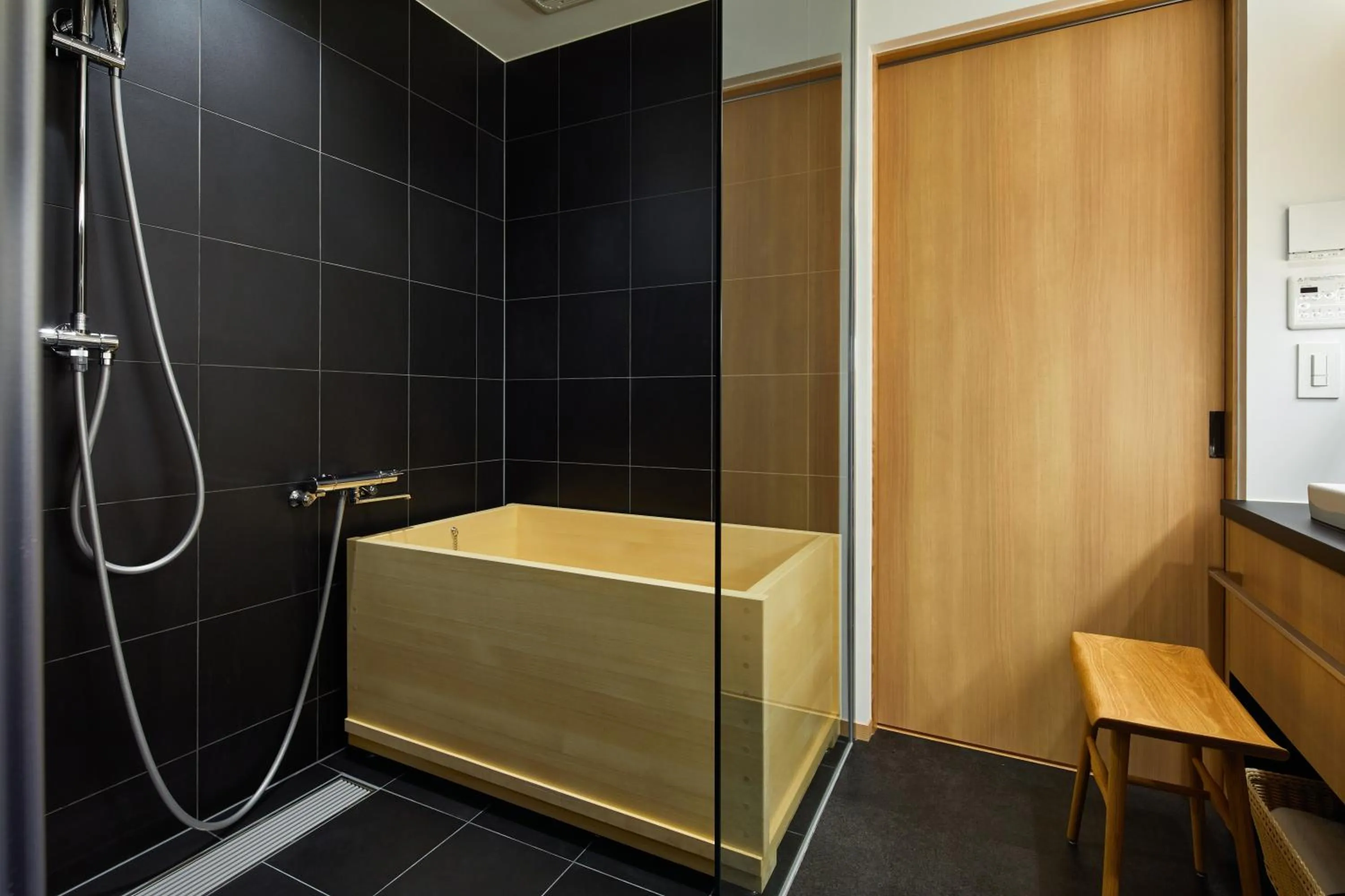 Shower in Enso Machiya