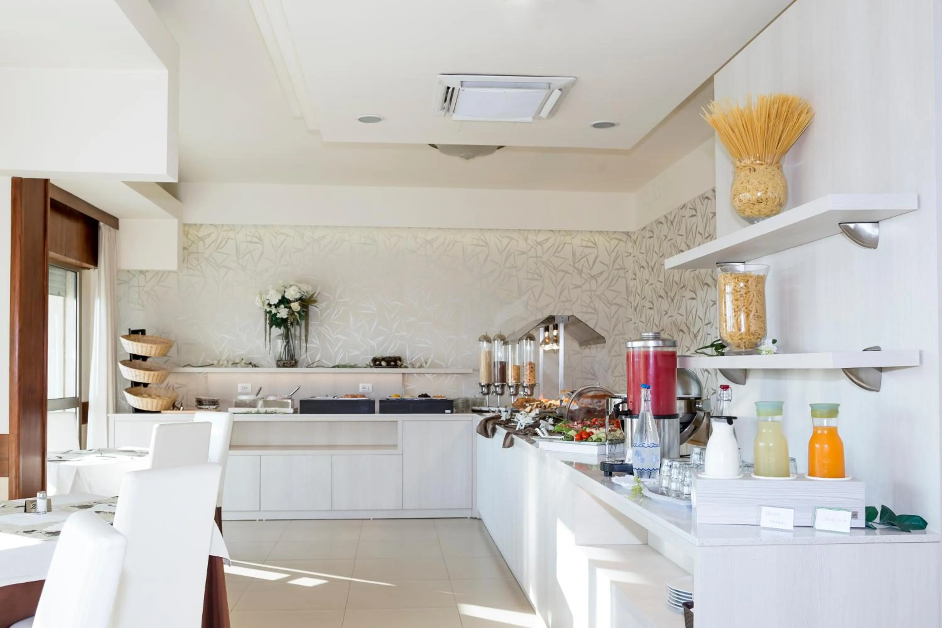 Breakfast in Hotel Life