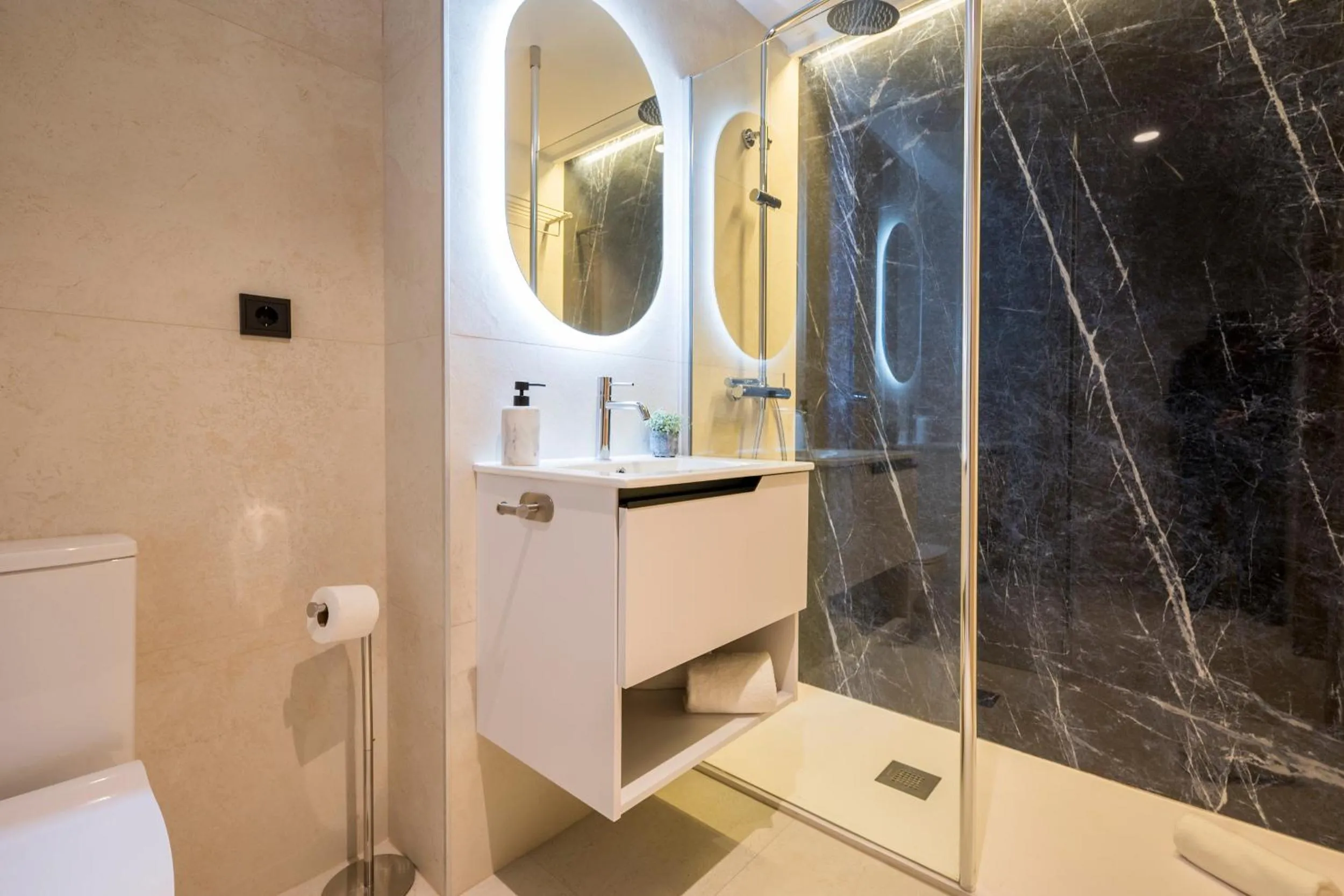 Shower in Iconic Suites