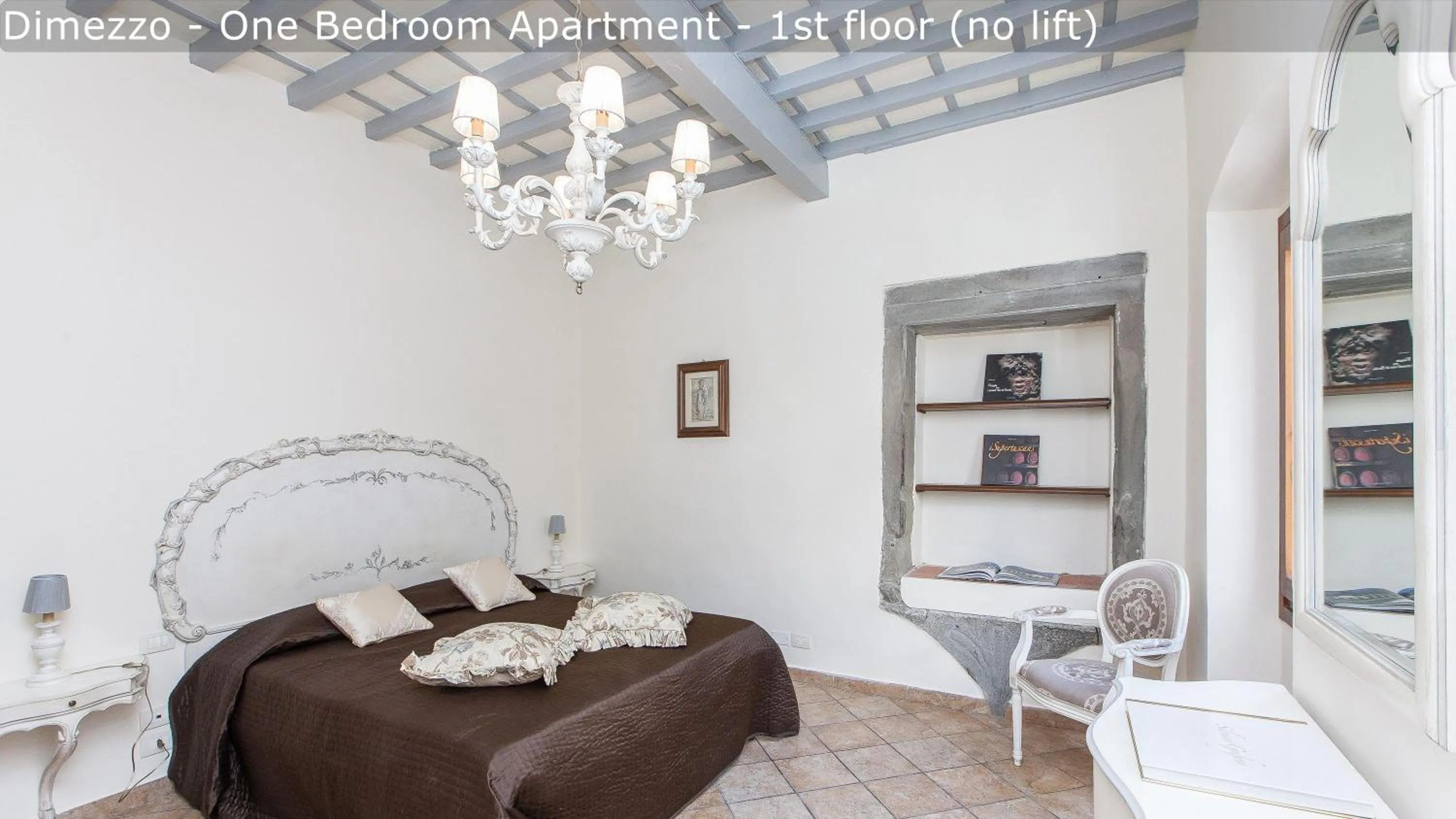 Bedroom in Palazzuolo Tower Apartments by Mamo Florence