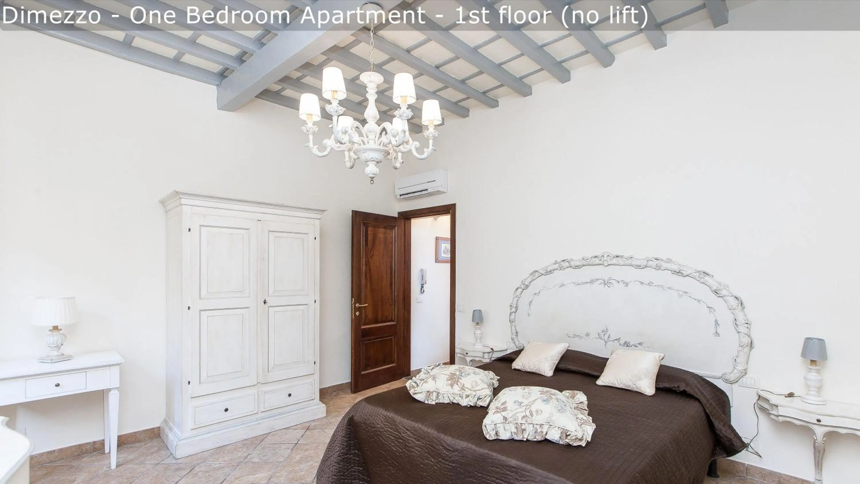 Bedroom, Bed in Palazzuolo Tower Apartments by Mamo Florence