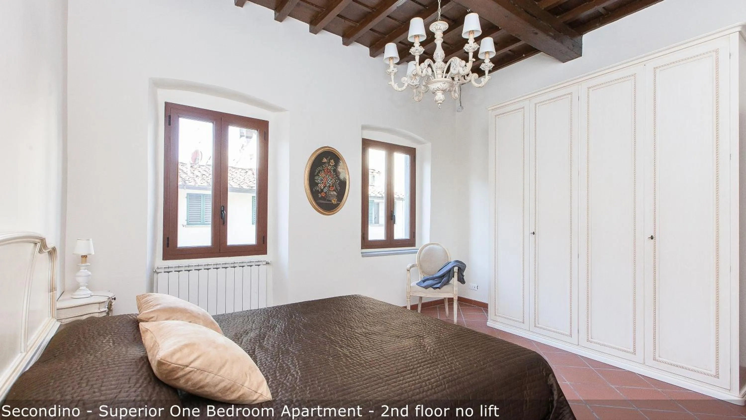 Bedroom in Palazzuolo Tower Apartments by Mamo Florence