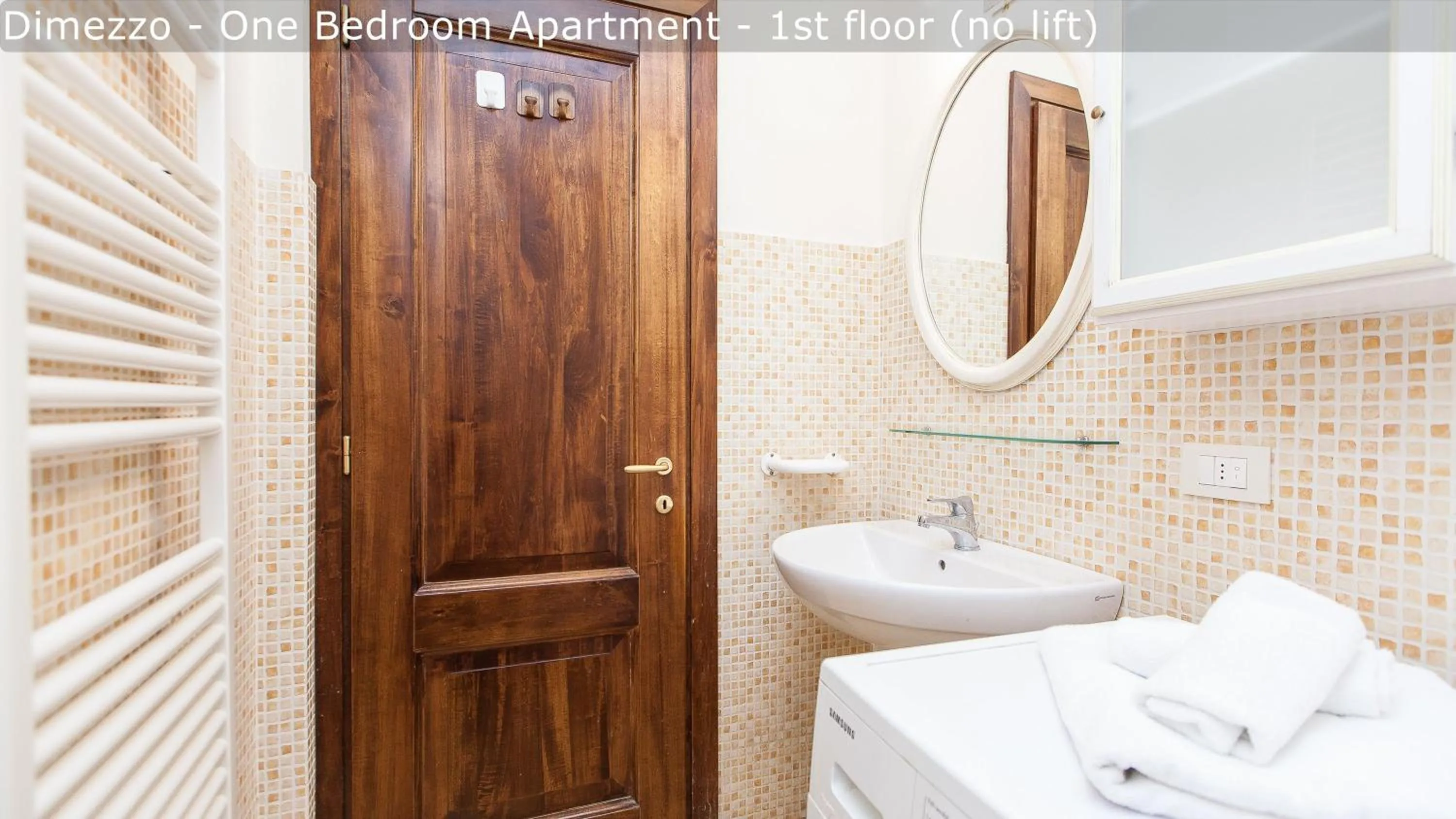 Bathroom in Palazzuolo Tower Apartments by Mamo Florence