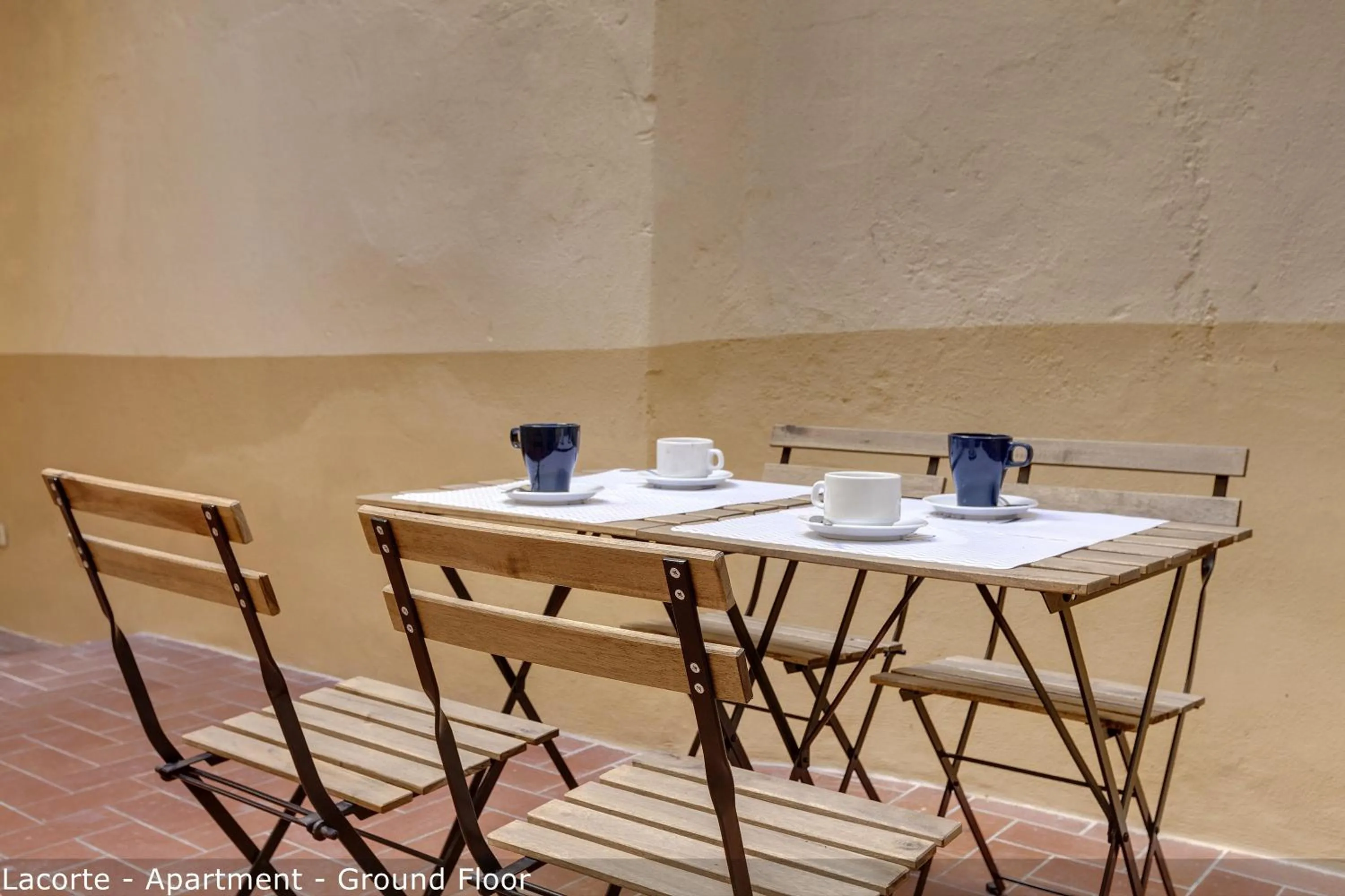 Balcony/Terrace in Palazzuolo Tower Apartments by Mamo Florence